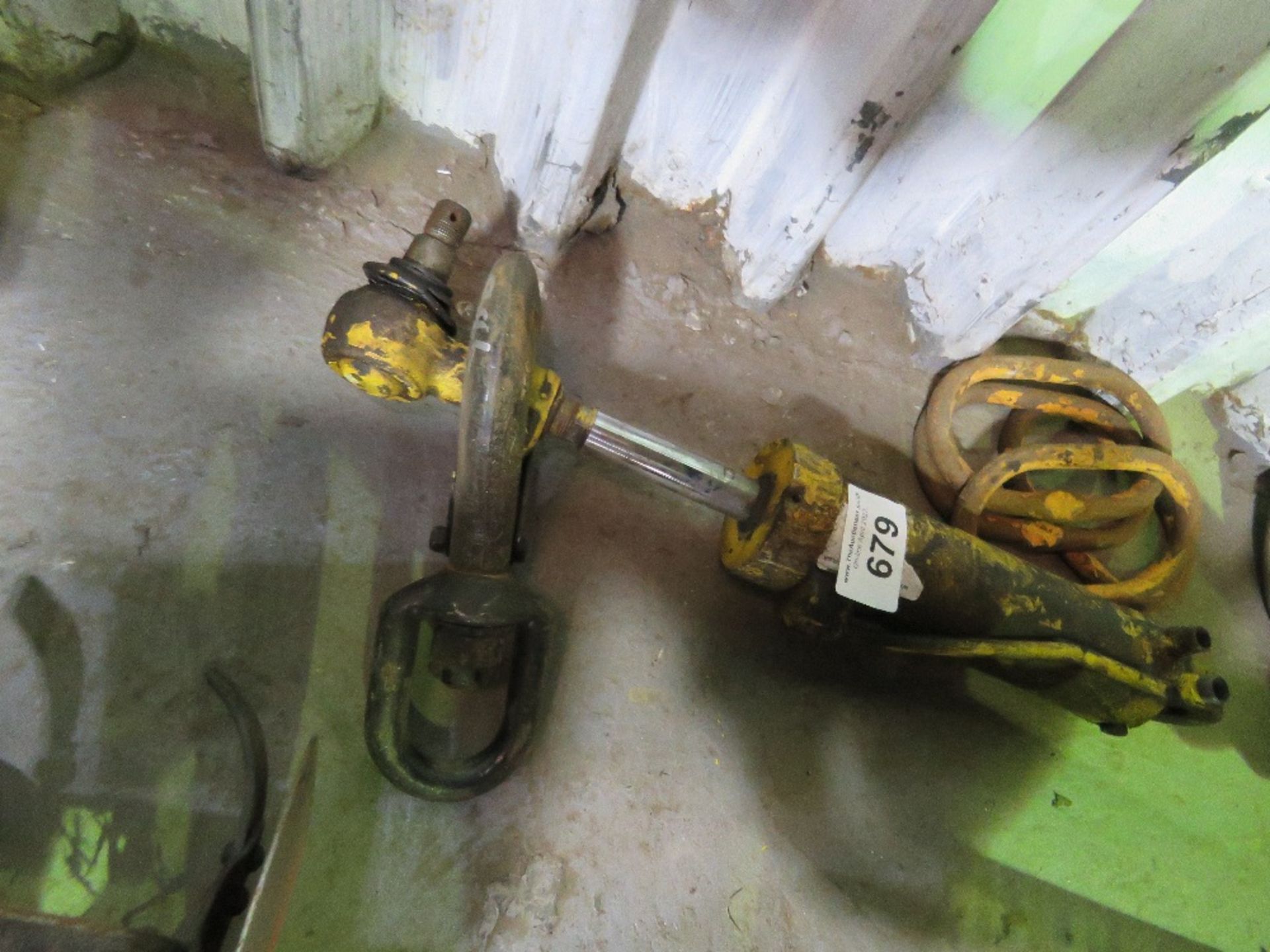 HYDRAULIC RAM, CRANE HOOK & CHAIN LOOPS. THIS LOT IS SOLD UNDER THE AUCTIONEERS MARGIN SCHEME, THERE - Image 2 of 3