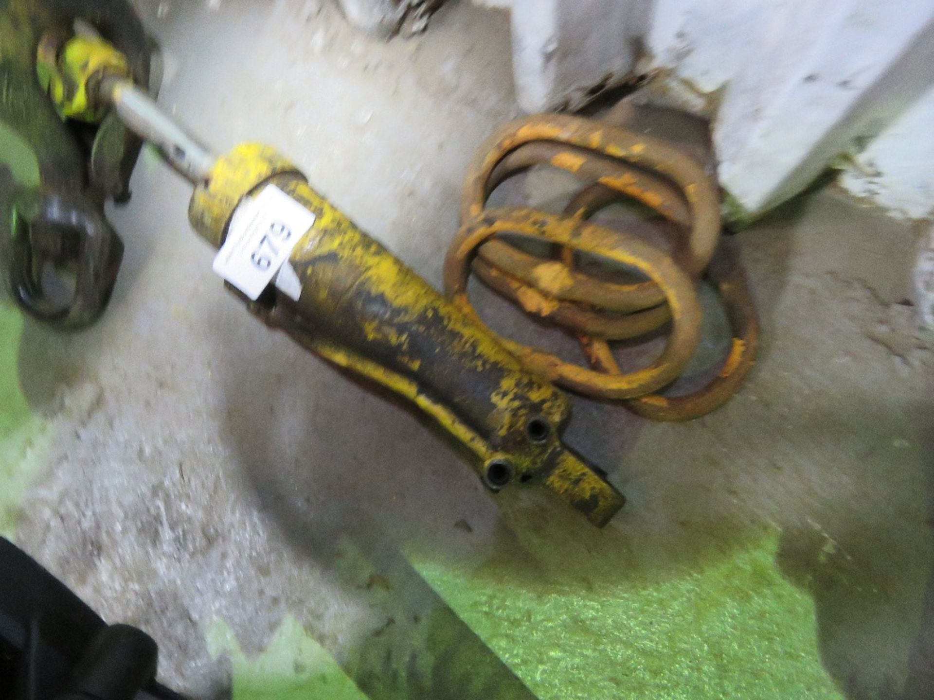HYDRAULIC RAM, CRANE HOOK & CHAIN LOOPS. THIS LOT IS SOLD UNDER THE AUCTIONEERS MARGIN SCHEME, THERE - Image 3 of 3
