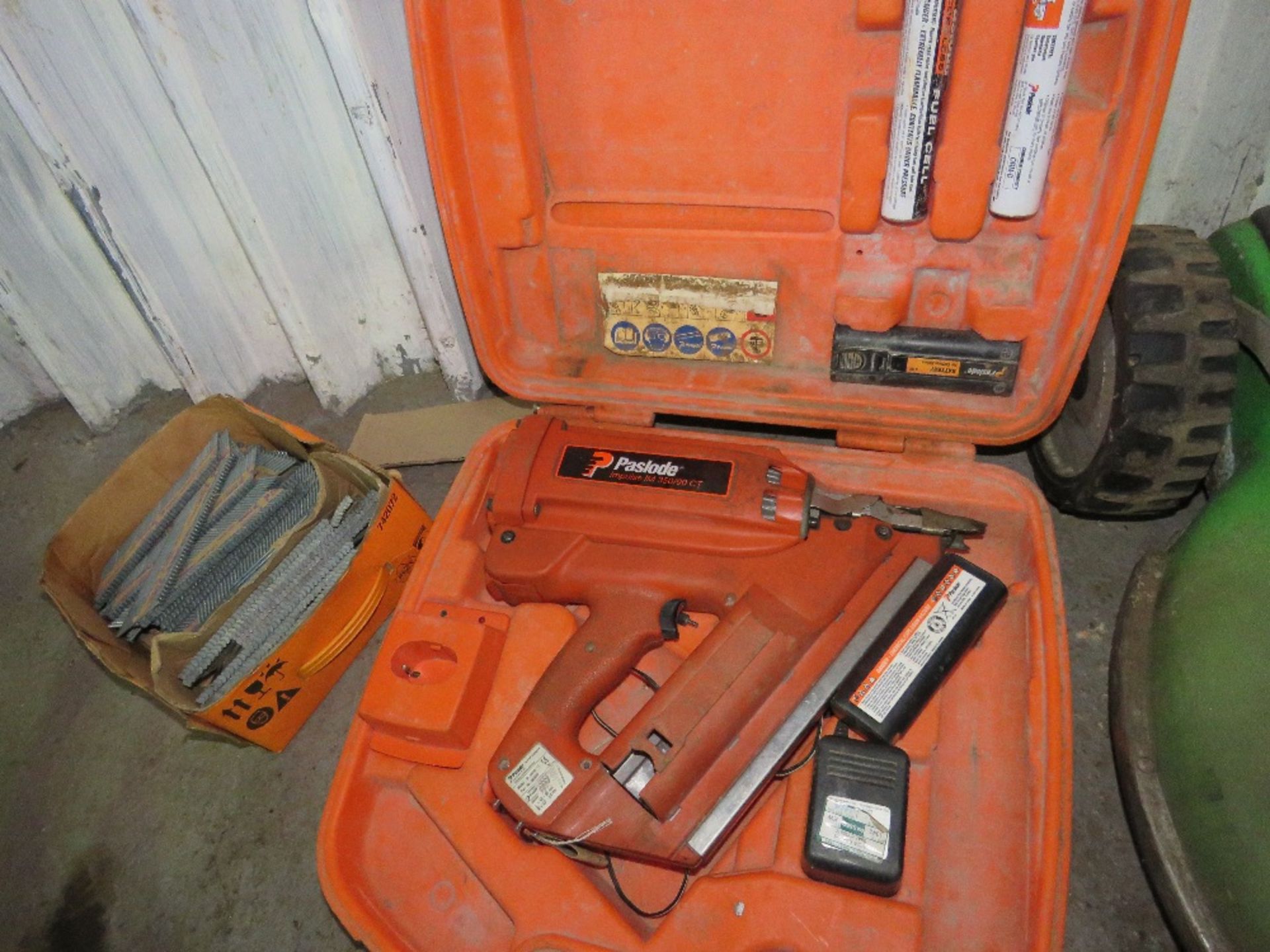 PASLODE FIRST FIX NAIL GUN IN CASE PLUS A BOX OF NAILS. THIS LOT IS SOLD UNDER THE AUCTIONEERS MARGI - Image 2 of 4