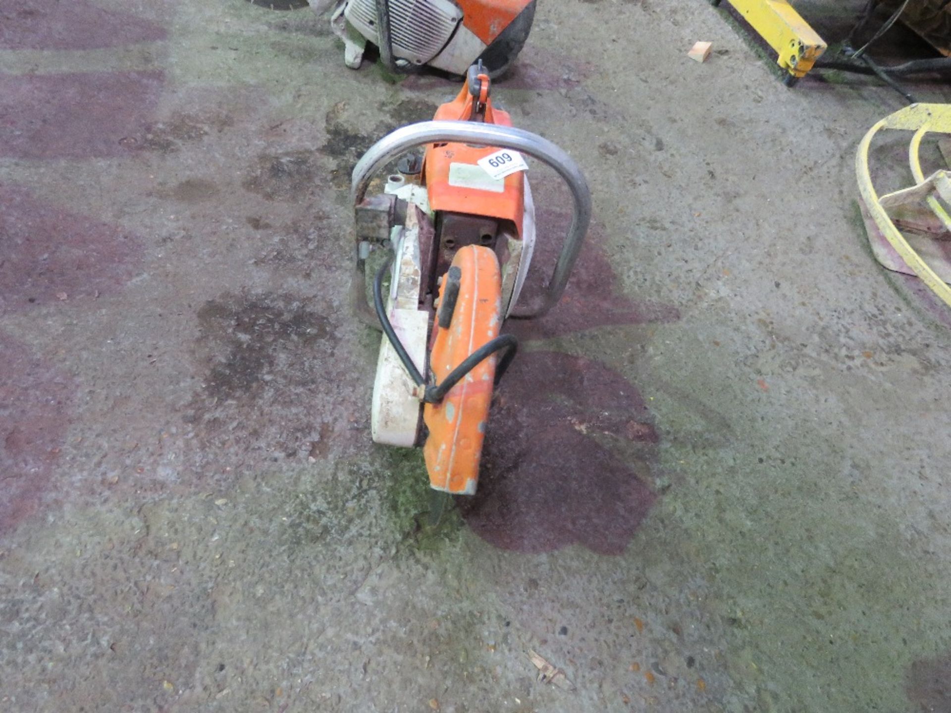 STIHL TS400 PETROL SAW. THIS LOT IS SOLD UNDER THE AUCTIONEERS MARGIN SCHEME, THEREFORE NO VAT WILL - Image 2 of 3