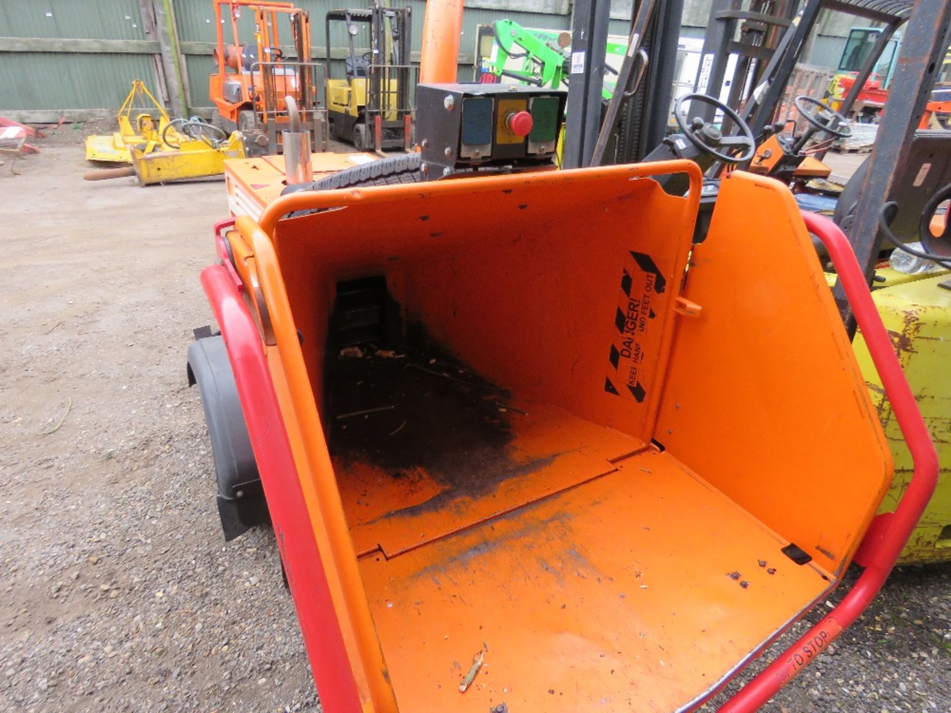 TIMBERWOLF TW150DHB TOWED CHIPPER UNIT, 6" RATED, YEAR 2014. DIRECT FROM LOCAL COMPANY AS PART OF TH - Image 7 of 10