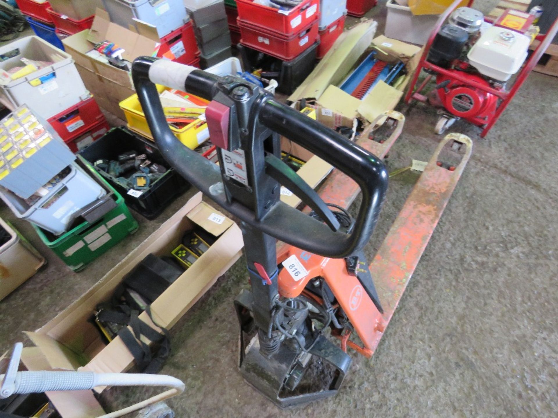 BT LIFTERS 1000KG RATED ELECTRIC PALLET TRUCK. BATTERY APPEARS FLAT THEREFORE UNTESTED ON DRIVE BUT - Image 2 of 4