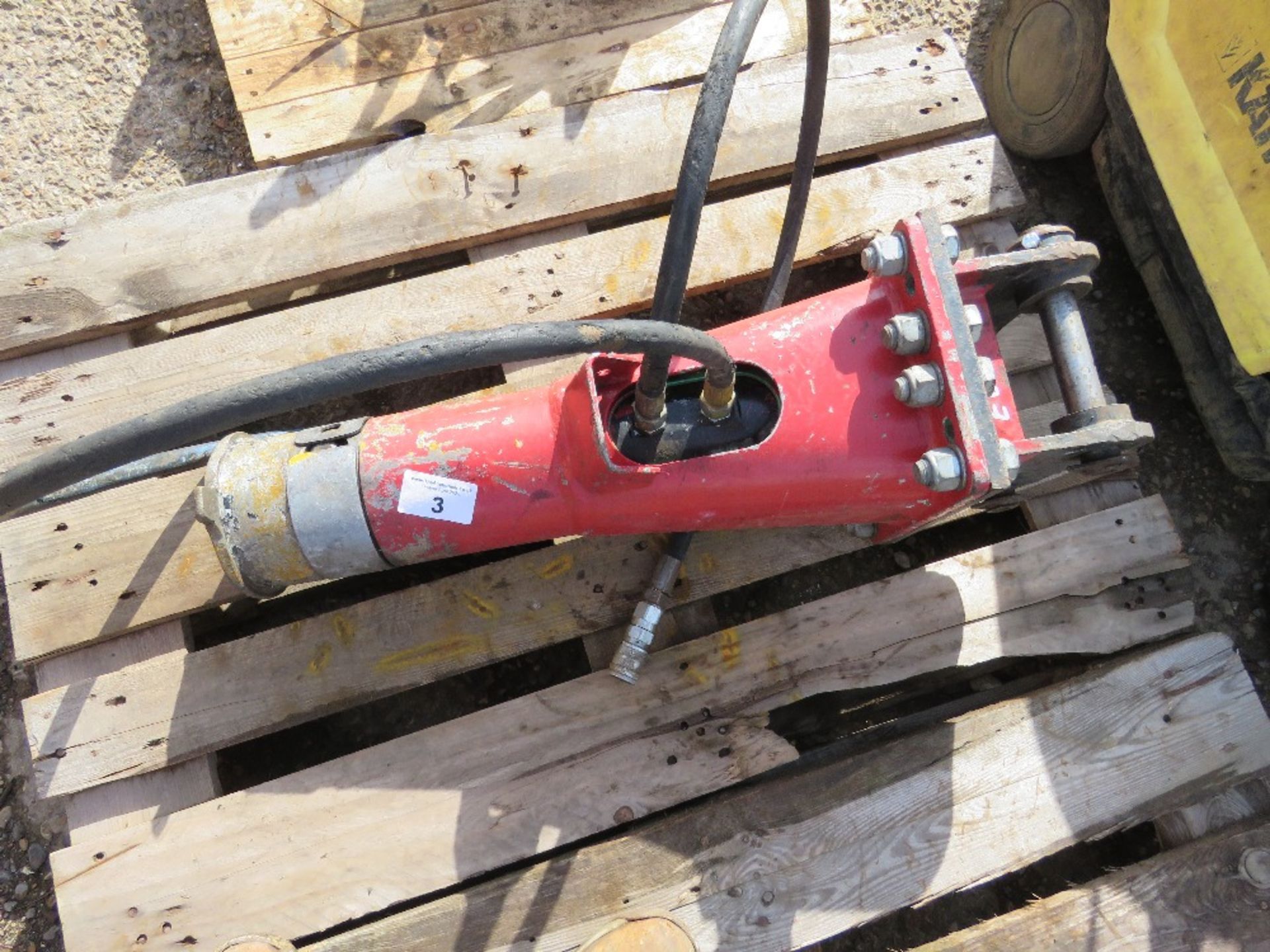 MONTABERT SC8 EXCAVATOR BREAKER. BROKEN POINT BUT ON 30MM PINNED HEADSTOCK BRACKET.