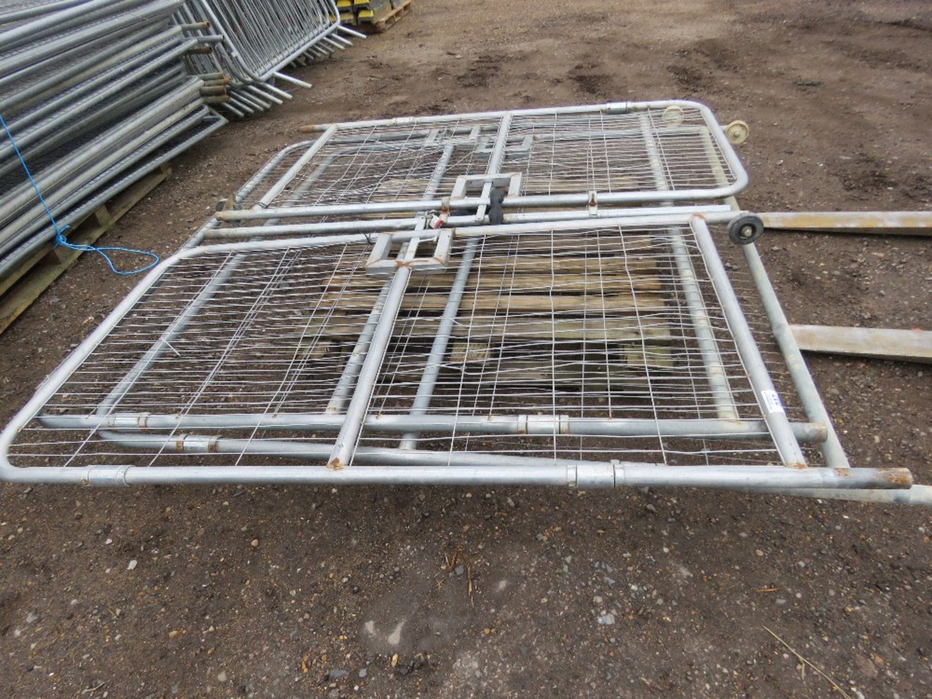 4 x HERAS TYPE TEMPORARY SITE FENCE PANEL GATES; 2@1M PLUS 2 @2M APPROX. - Image 2 of 3