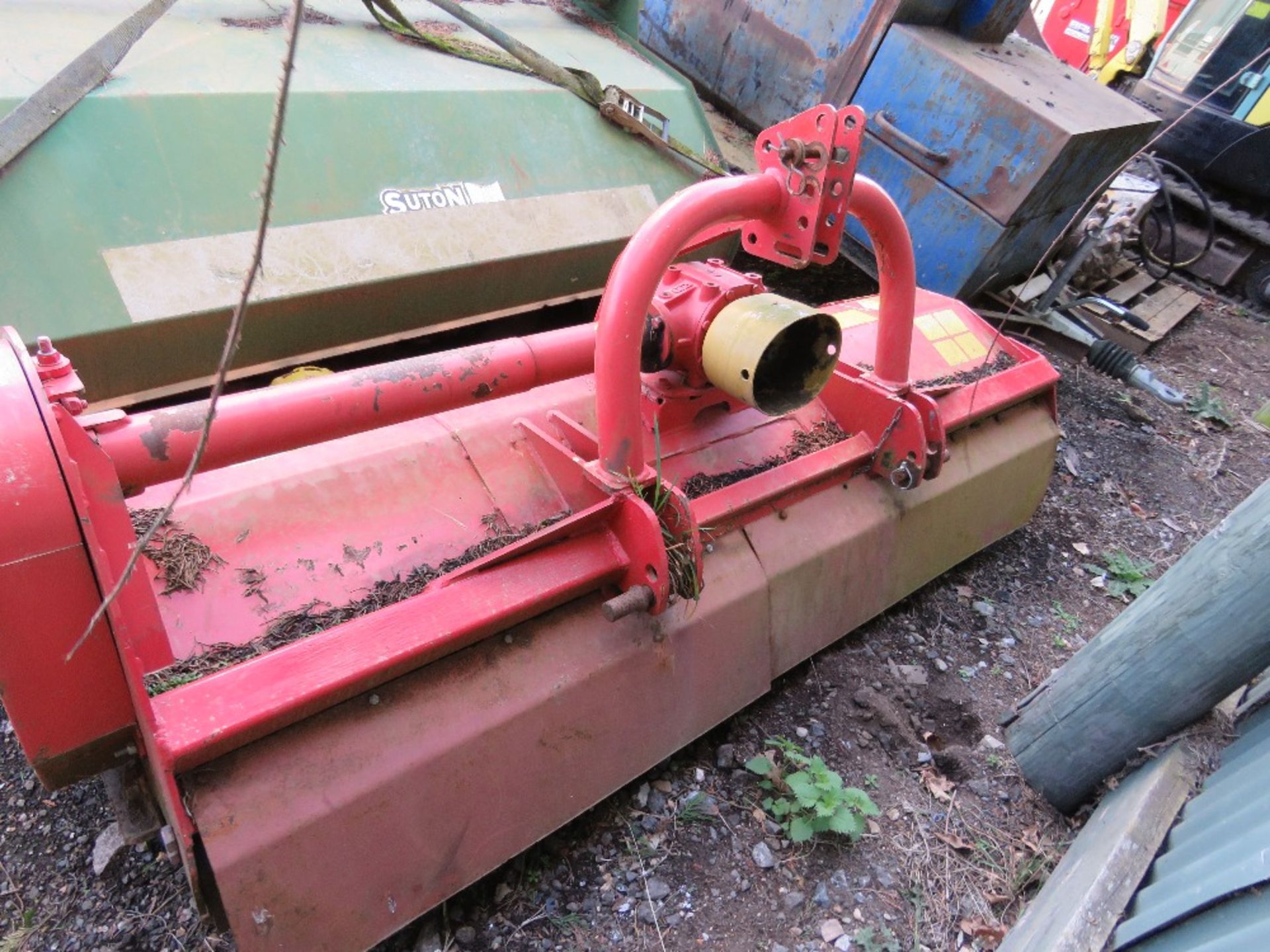 HUMUS A220 FRONT MOUNTED FLAIL MOWER, YEAR 2012, 2.2M WIDE. SOURCED FROM A LOCAL FARM HAVING CHANGED - Image 2 of 3