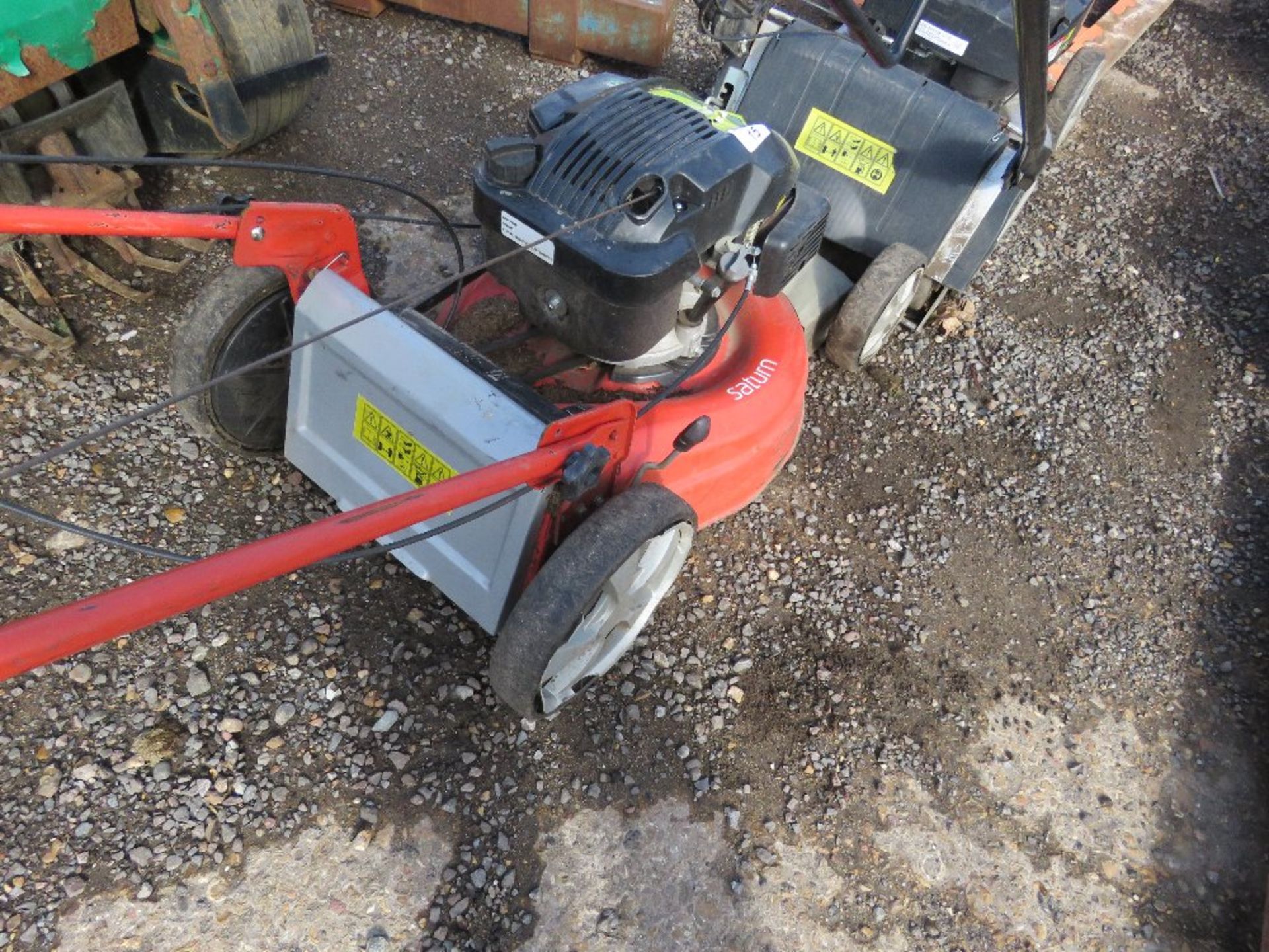 SATURN PETROL ENGINED MOWER. NO VAT ON THE HAMMER PRICE OF THIS ITEM. - Image 2 of 3