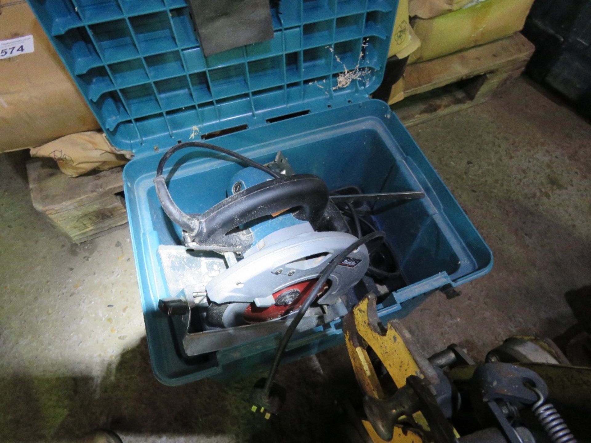 MAKITA 240VOLT CIRCULAR SAW IN A BOX. THIS LOT IS SOLD UNDER THE AUCTIONEERS MARGIN SCHEME, THEREFOR - Image 3 of 3