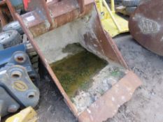 EXCAVATOR BUCKET ON 80MM PINS, 900MM WIDTH APPROX. DIRECT FROM LOCAL CONSTRUCTION COMPANY.