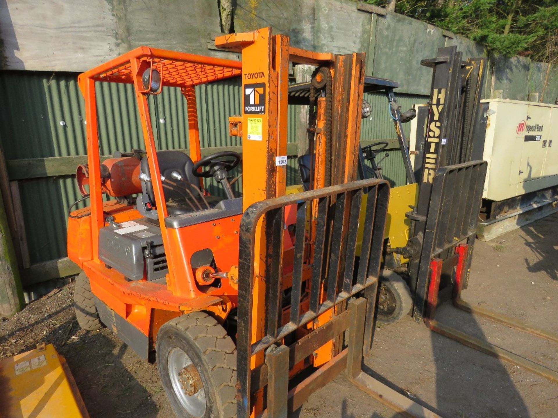 TOYOTA 2.8TONNE GAS FORKLIFT. 3M LIFT HEIGHT.