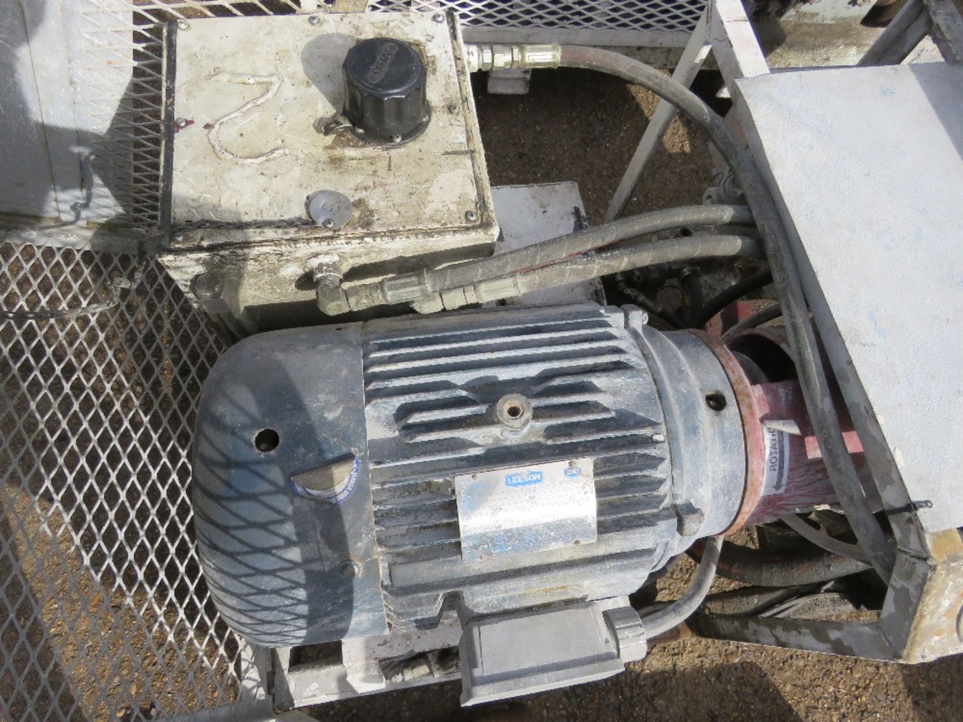 SUN CONSTRUCTION INC 320E TYPE SCREED / MORTAR / RENDER PUMP . TWIN PISTON UNIT THAT IS 3 PHASE POWE - Image 2 of 5