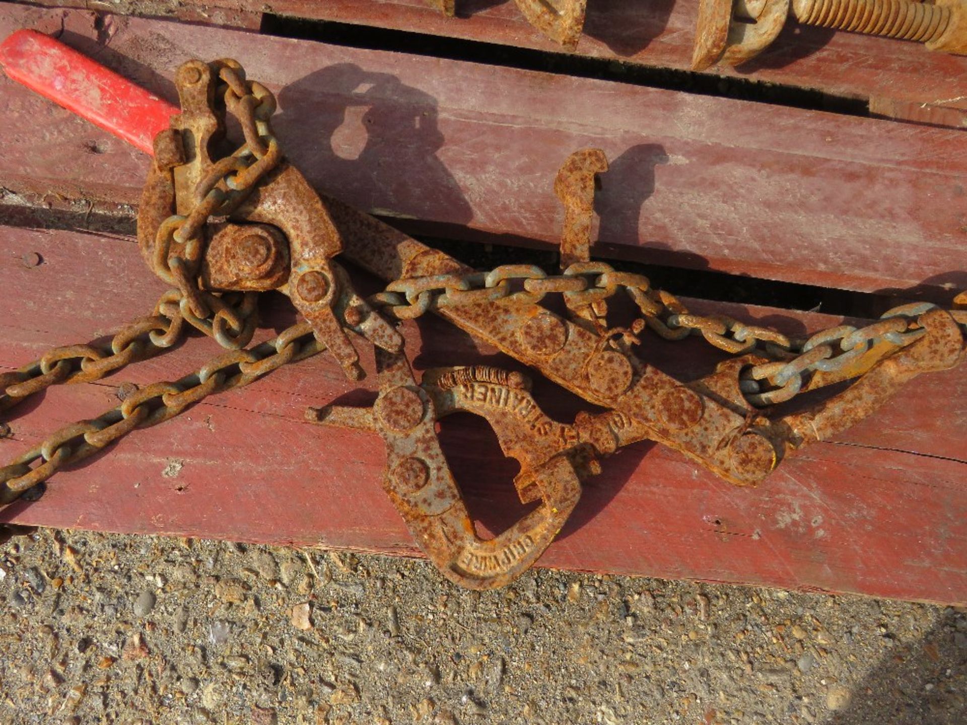 PALLET OF ASSORTED TOOLS INCLUDING A BARBED WIRE TENSIONER. - Image 2 of 3