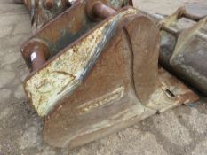 VOLVO EXCAVATOR BUCKET ON 80MM PINS, 600MM WIDTH APPROX. DIRECT FROM LOCAL CONSTRUCTION COMPANY