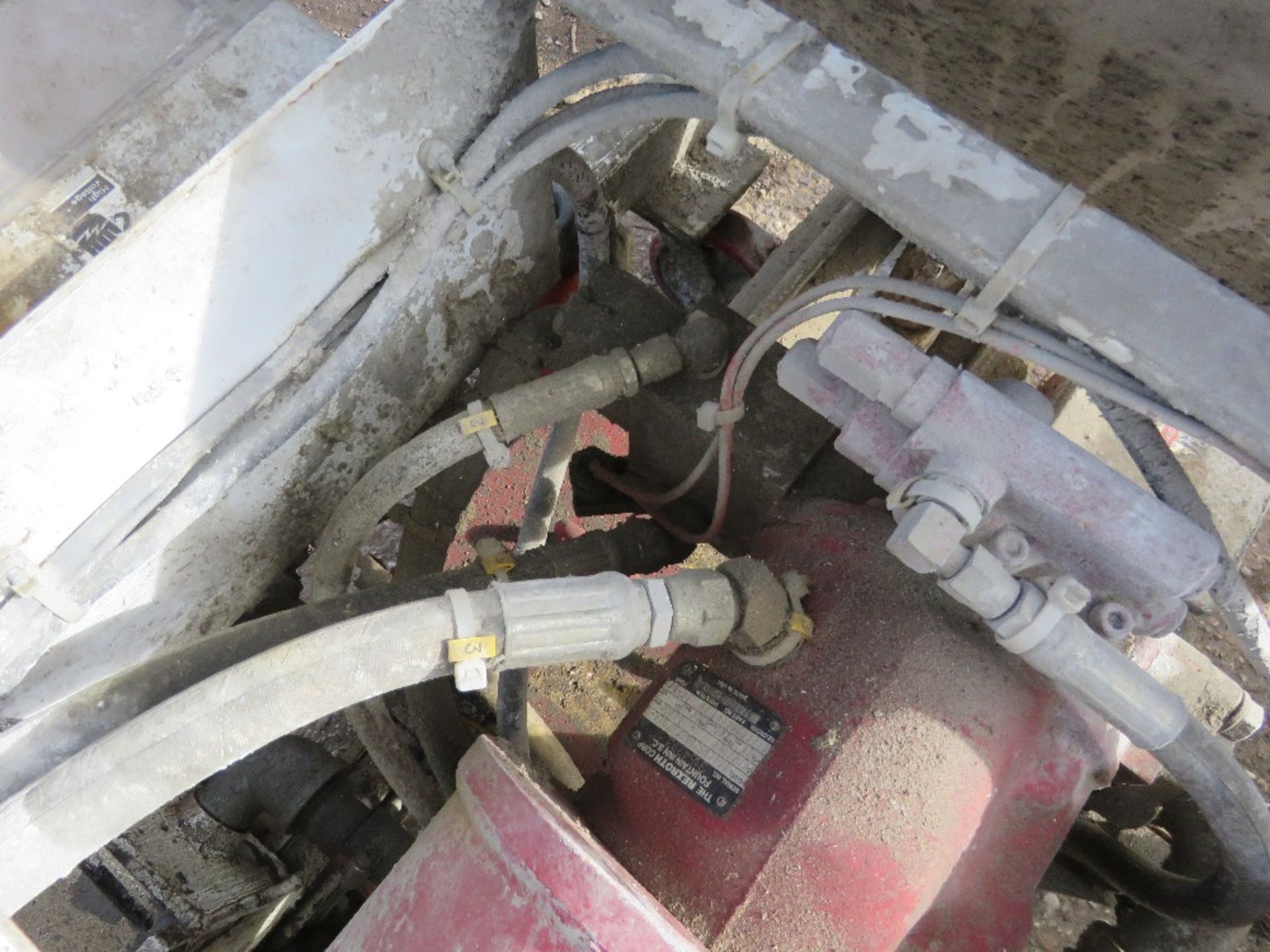 SUN CONSTRUCTION INC 320E TYPE SCREED / MORTAR / RENDER PUMP . TWIN PISTON UNIT THAT IS 3 PHASE POWE - Image 3 of 4