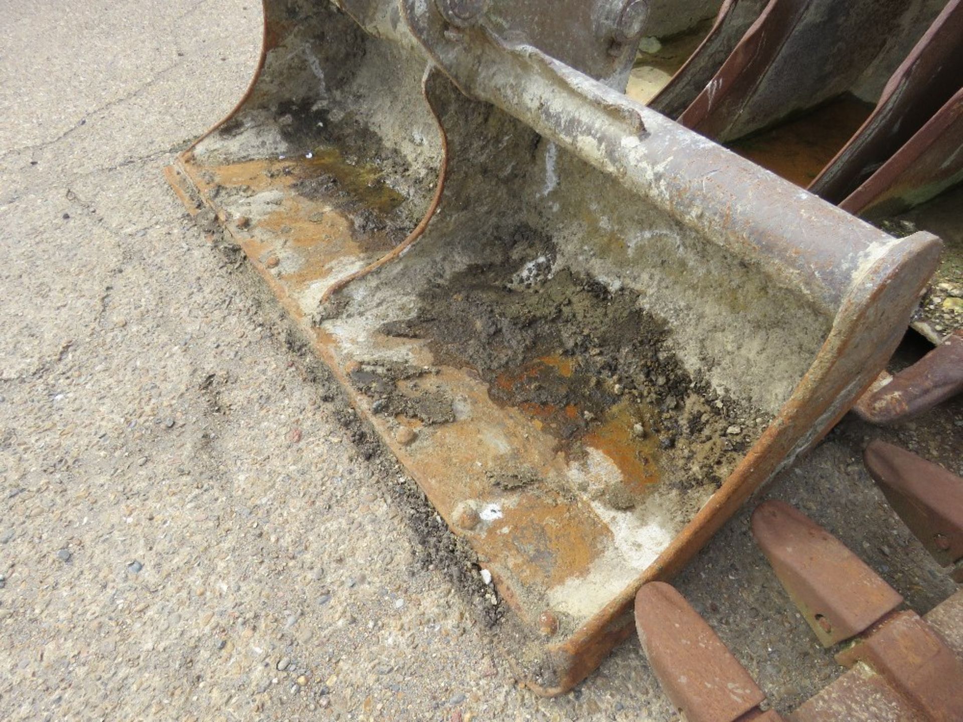 EXCAVATOR GRADING BUCKET ON 65MM PINS, 1800MM WIDTH APPROX. DIRECT FROM LOCAL CONSTRUCTION COMP - Image 4 of 4