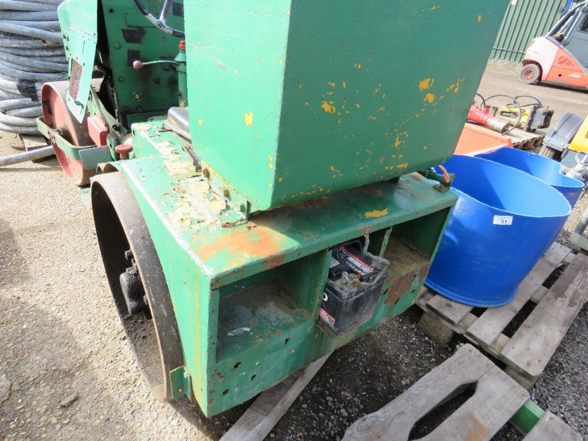 LISTER ENGINED ELECTRIC START ROLLER, DIRECT FROM FOOTBALL CLUB. WHEN TESTED WAS SEEN TO RUN AND DRI - Image 5 of 5