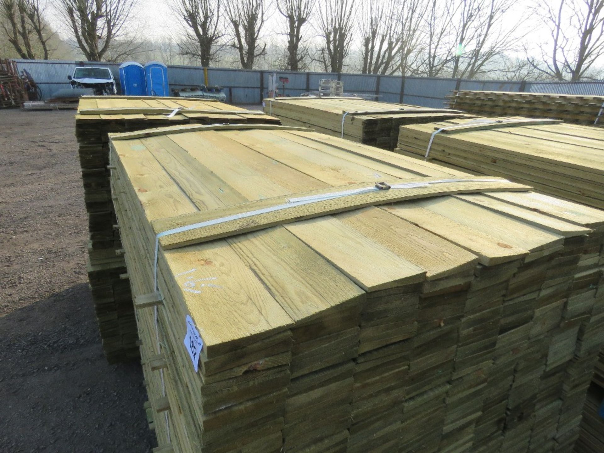 LARGE PACK OF PRESSURE TREATED FEATHER EDGE FENCE CLADDING BOARDS. 1.65M LENGTH X 100MM WIDTH APPROX - Image 3 of 4