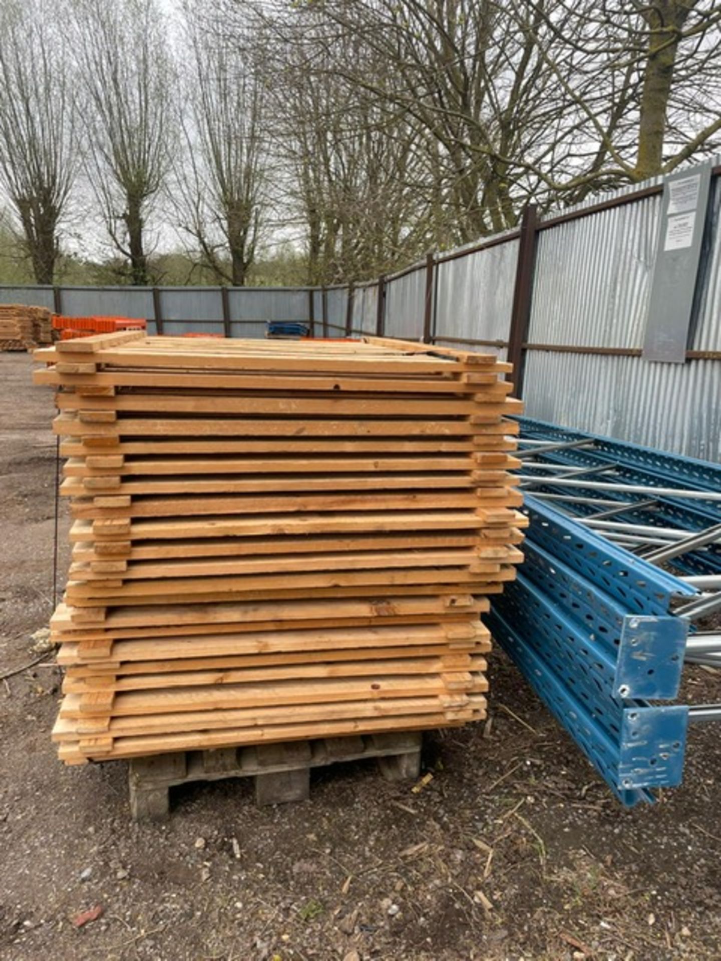 BUNDLE OF 4 BAYS OF PALLET RACKING WITH UPRIGHTS, BEAMS AND BOARDS - Image 2 of 7