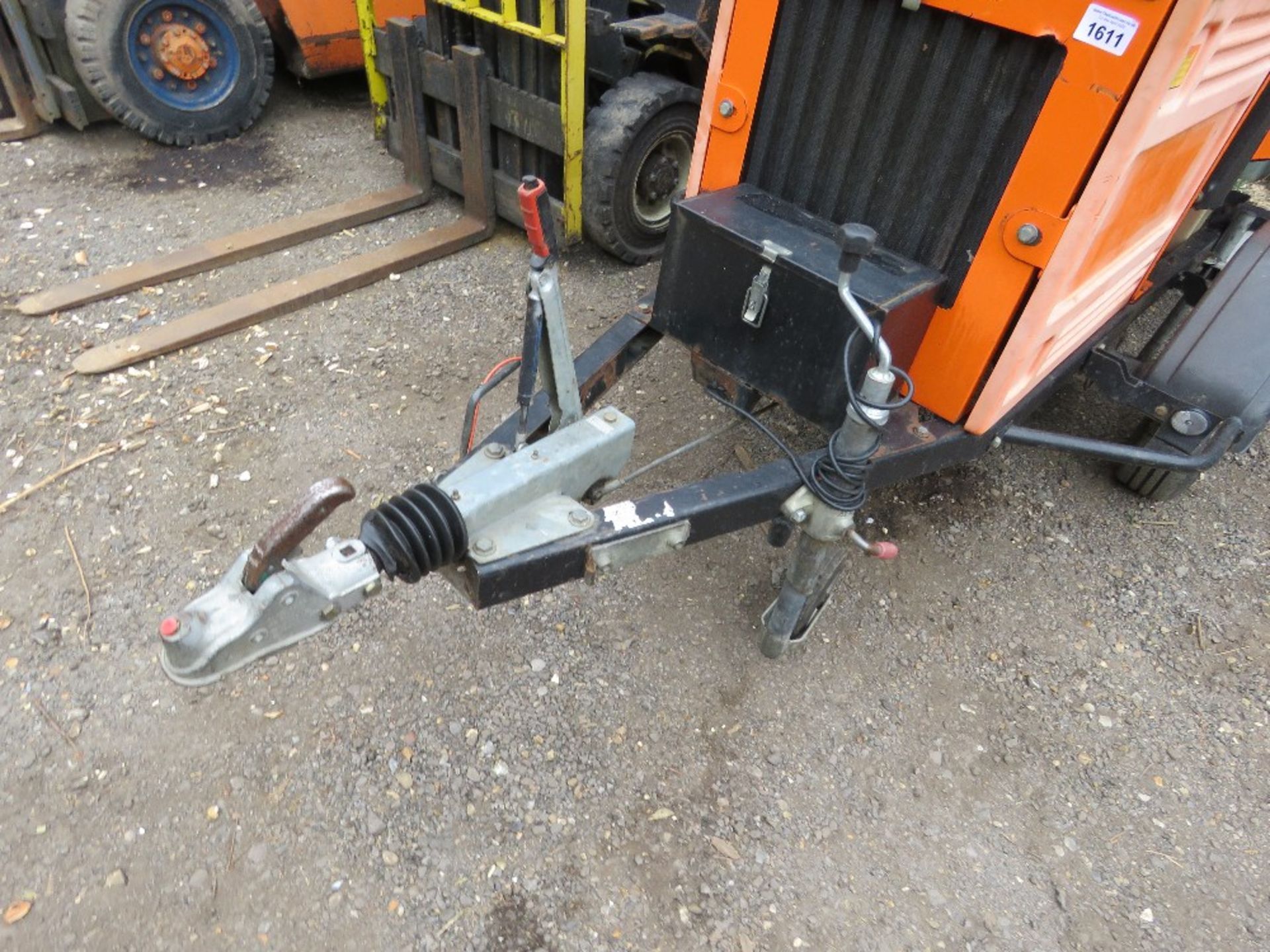 TIMBERWOLF TW150DHB TOWED CHIPPER UNIT, 6" RATED, YEAR 2014. DIRECT FROM LOCAL COMPANY AS PART OF TH - Image 2 of 10