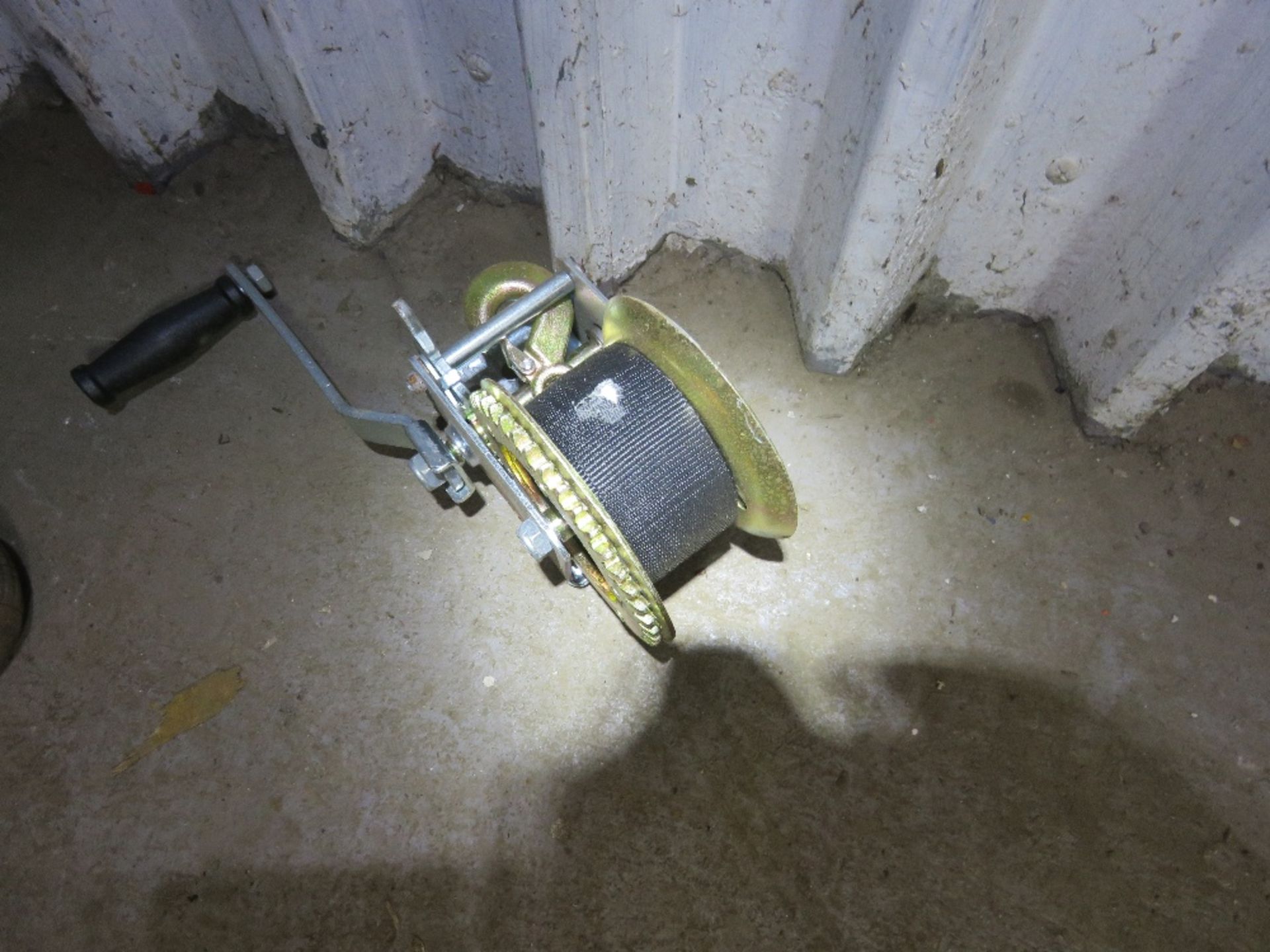 SMALL SIZED STRAP BOAT WINCH. - Image 2 of 2