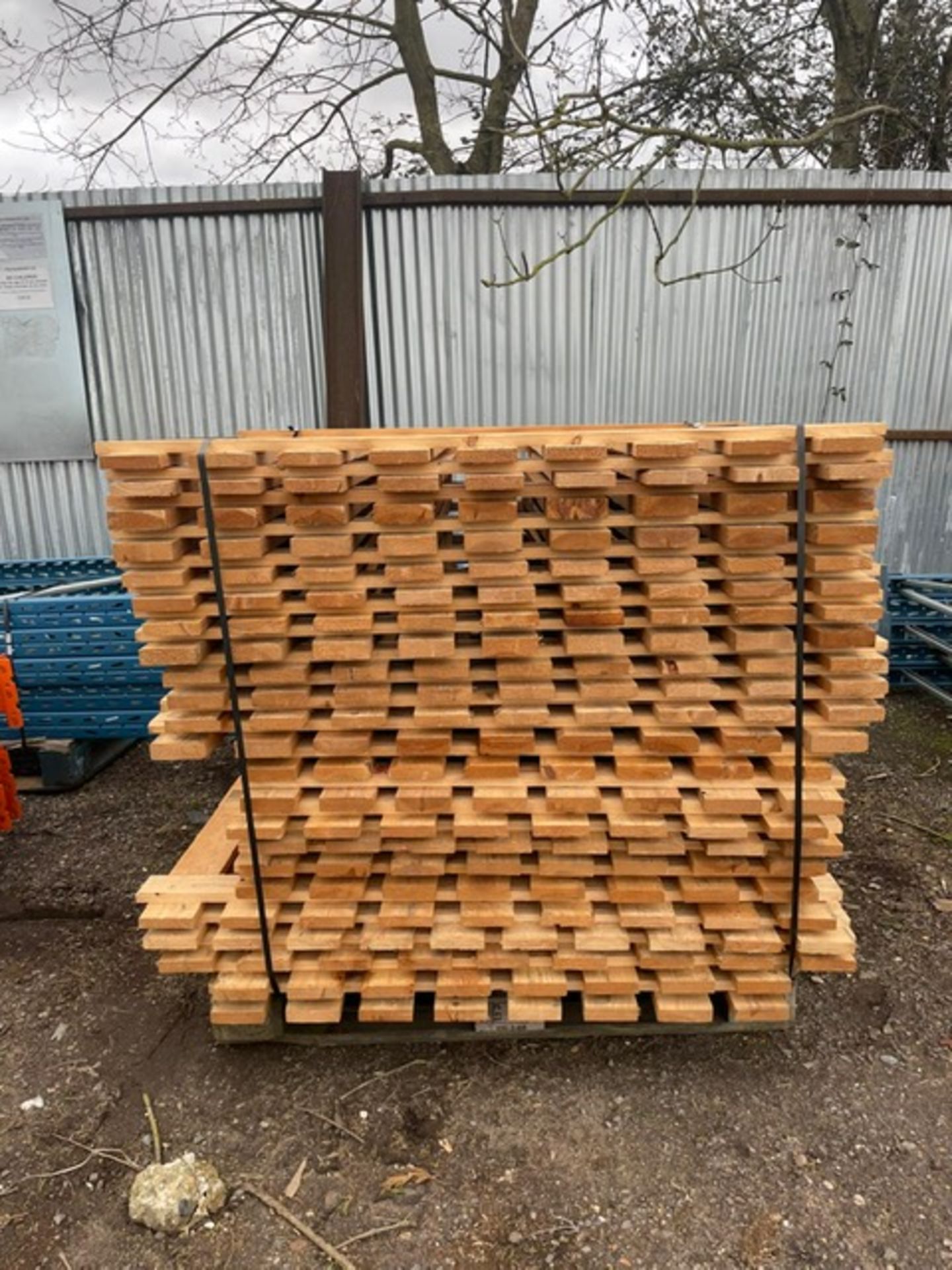 BUNDLE OF 4 BAYS OF PALLET RACKING WITH UPRIGHTS, BEAMS AND BOARDS - Image 5 of 7