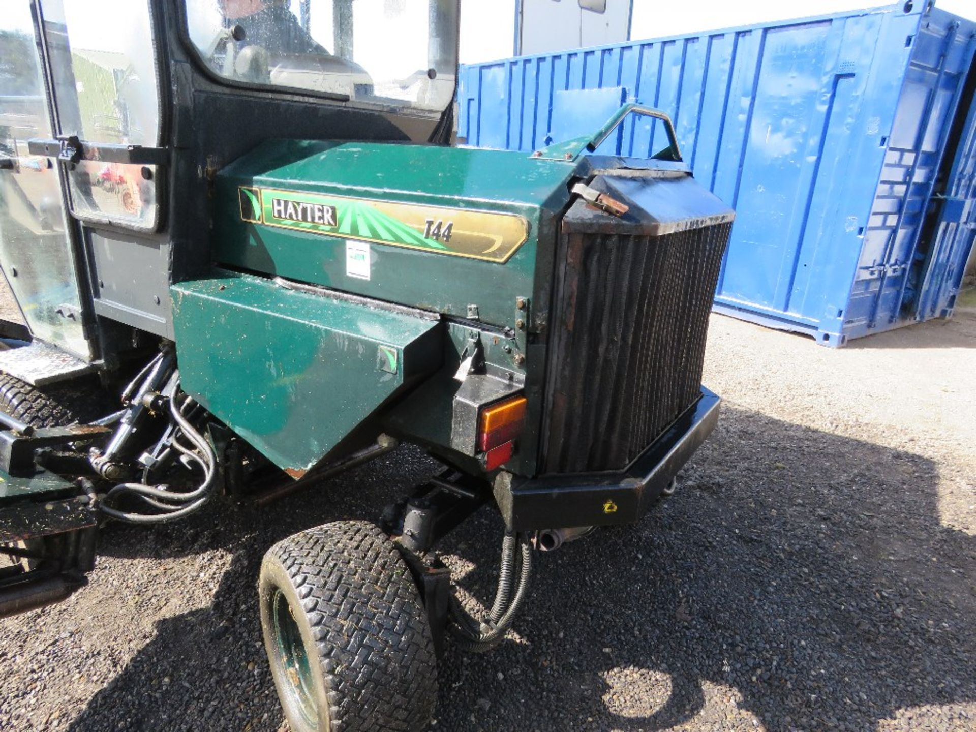 HAYTER 5 GANG T44 CABBED RIDE ON CYLINDER MOWER WITH KUBOTA ENGINE. WHEN TESTED WAS SEEN TO DRIVE, M - Image 5 of 13