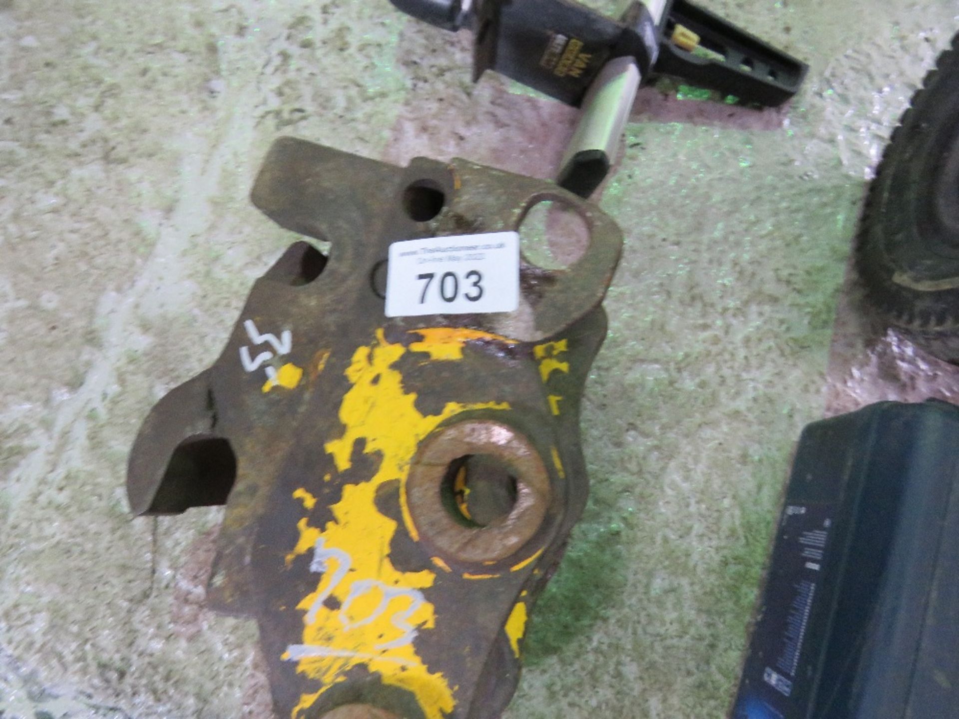 EXCAVATOR QUICK HITCH, 35MM PINS, DAMAGED, SOLD FOR SPARES. SOURCED FROM DEPOT CLOSURE. - Image 3 of 3