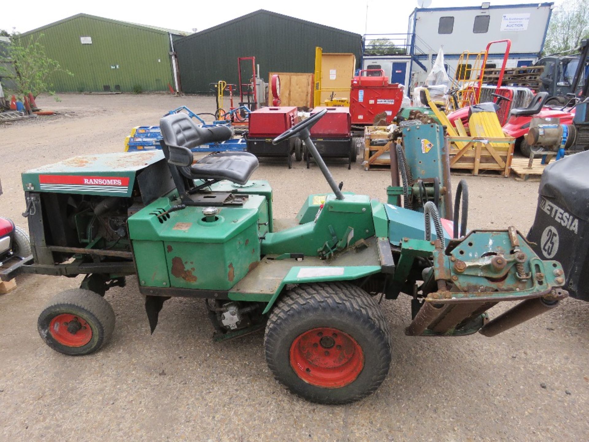 RANSOMES 213 TRIPLE MOWER WITH KUBOTA DIESEL ENGINE. WHEN TESTED WAS SEEN TO DRIVE, MOWERS TURNED AN - Image 4 of 8