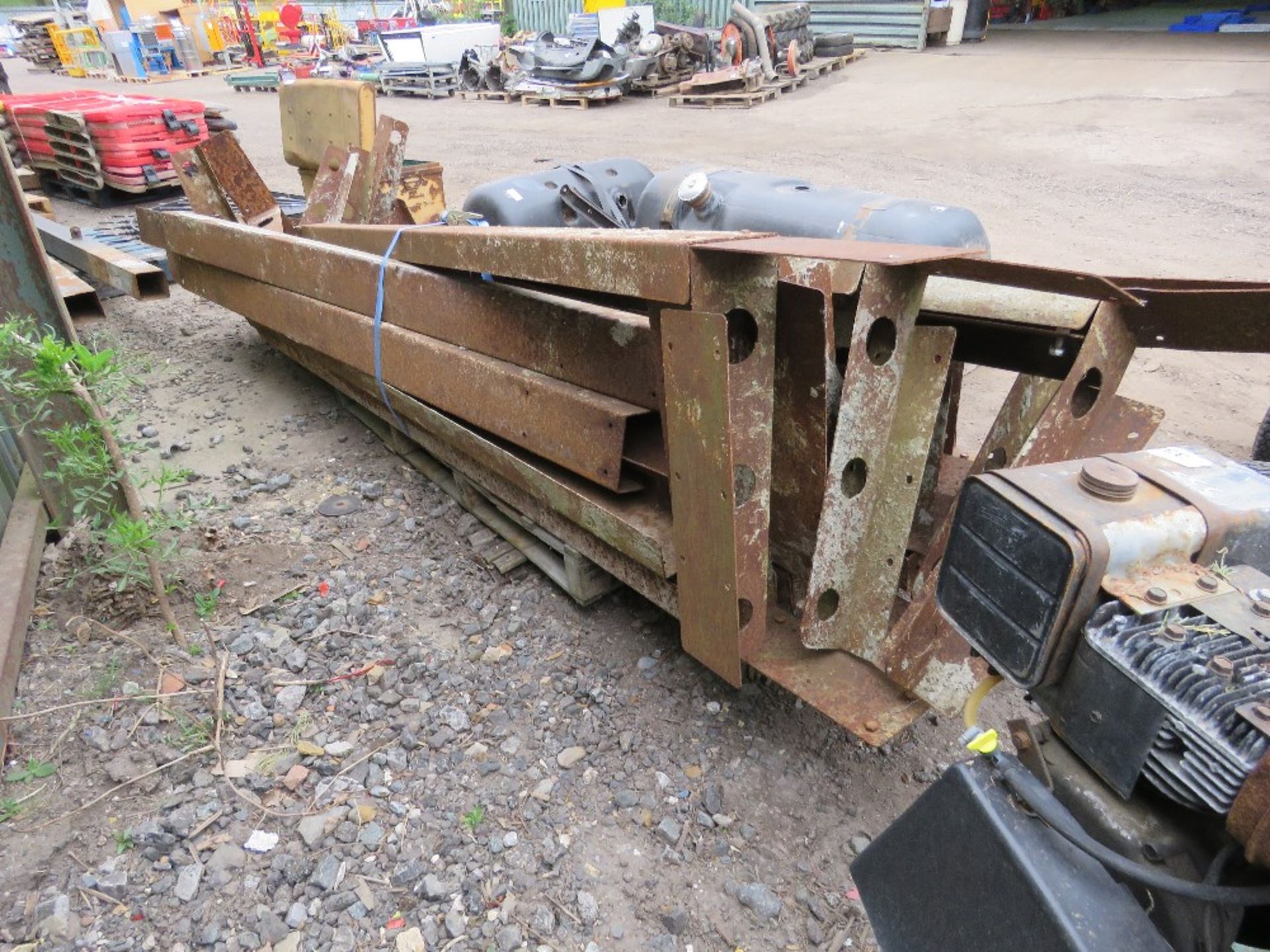 PALLET OF 6" BOLT TOGETHER CONCRETE FORMWORK BEAMS. THIS LOT IS SOLD UNDER THE AUCTIONEERS MARGIN S - Image 2 of 3