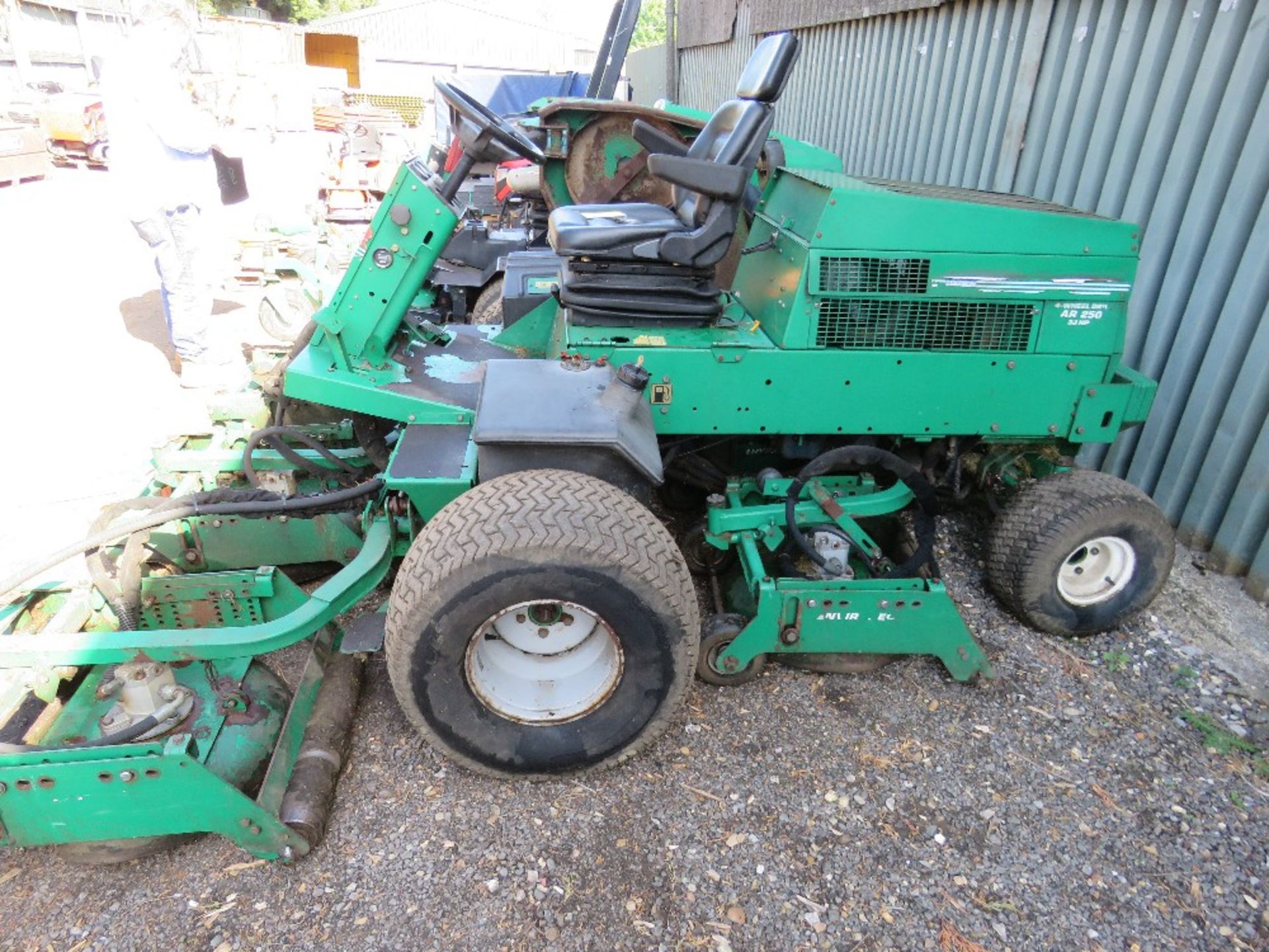 BID INCREMENT NOW £200!! RANSOMES AR250 MOWER WITH 5 ROTARY HEADS - Image 2 of 11