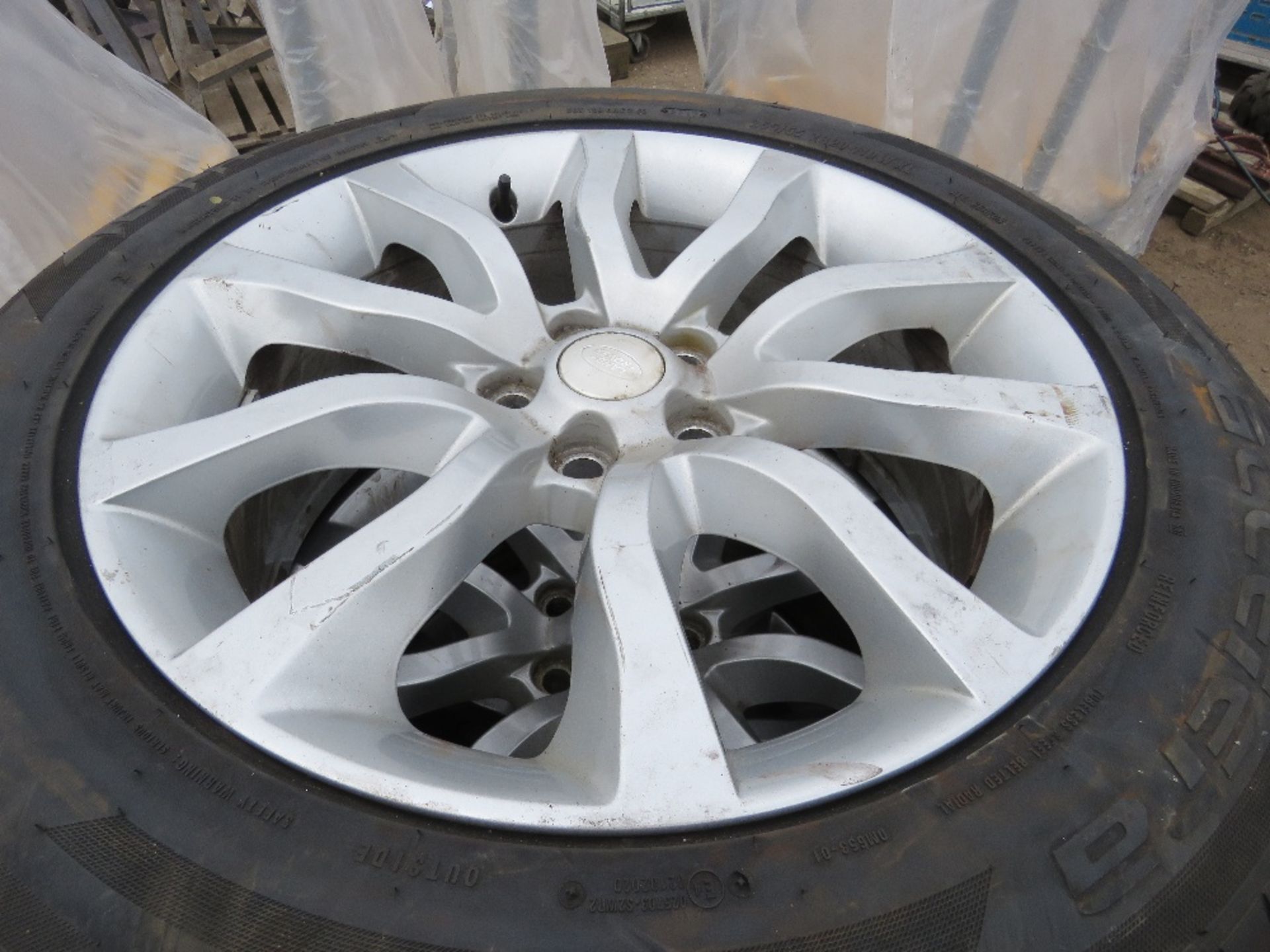 4 X LANDROVER WHEELS AND TYRES. 255ZR20-110WXL. THIS LOT IS SOLD UNDER THE AUCTIONEERS MARGIN SCHEME - Image 2 of 3