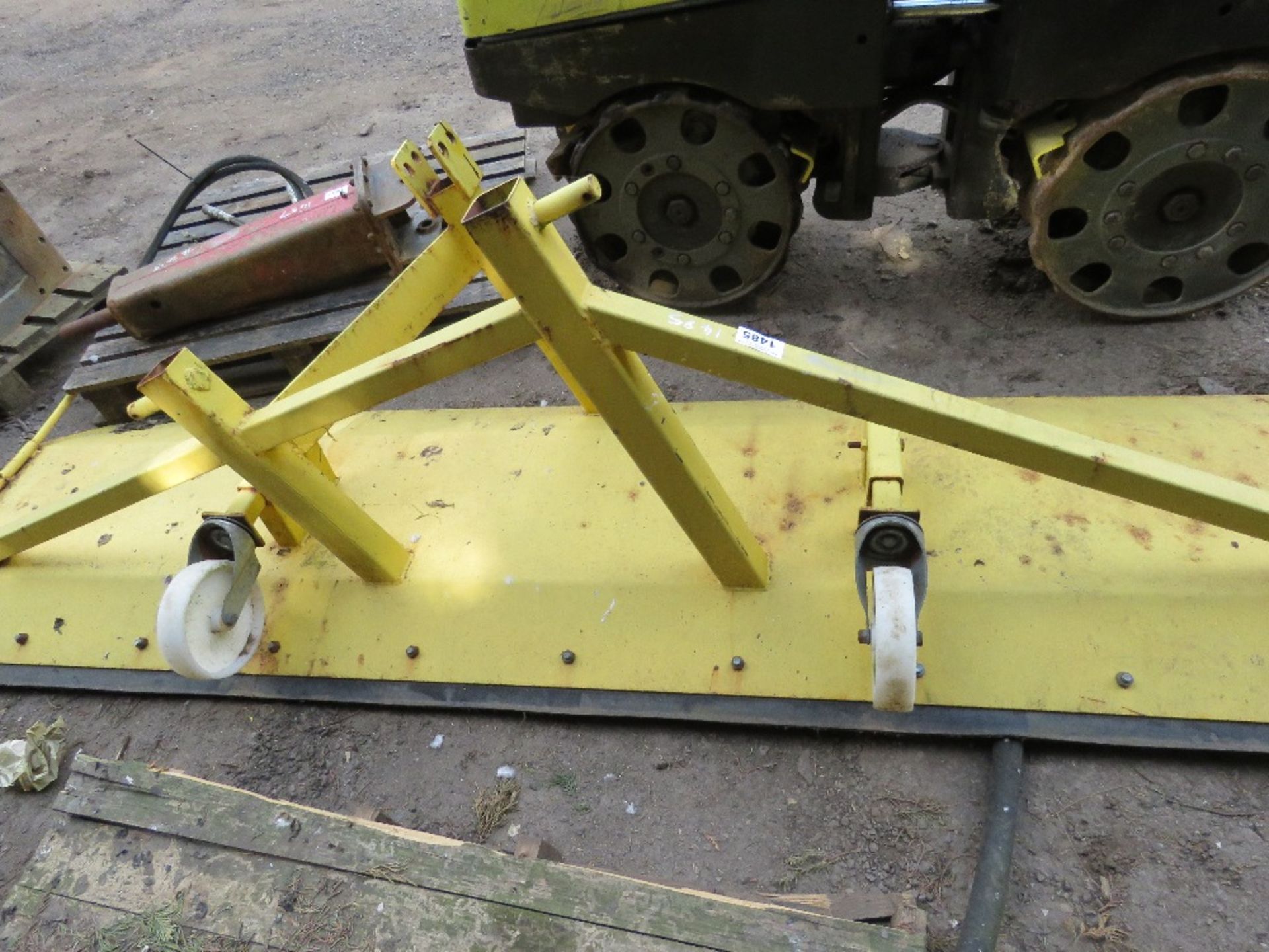 TRACTOR 3 POINT LINKAGE MOUNTED SNOW PLOUGH 9FT WIDE APPROX. - Image 2 of 2