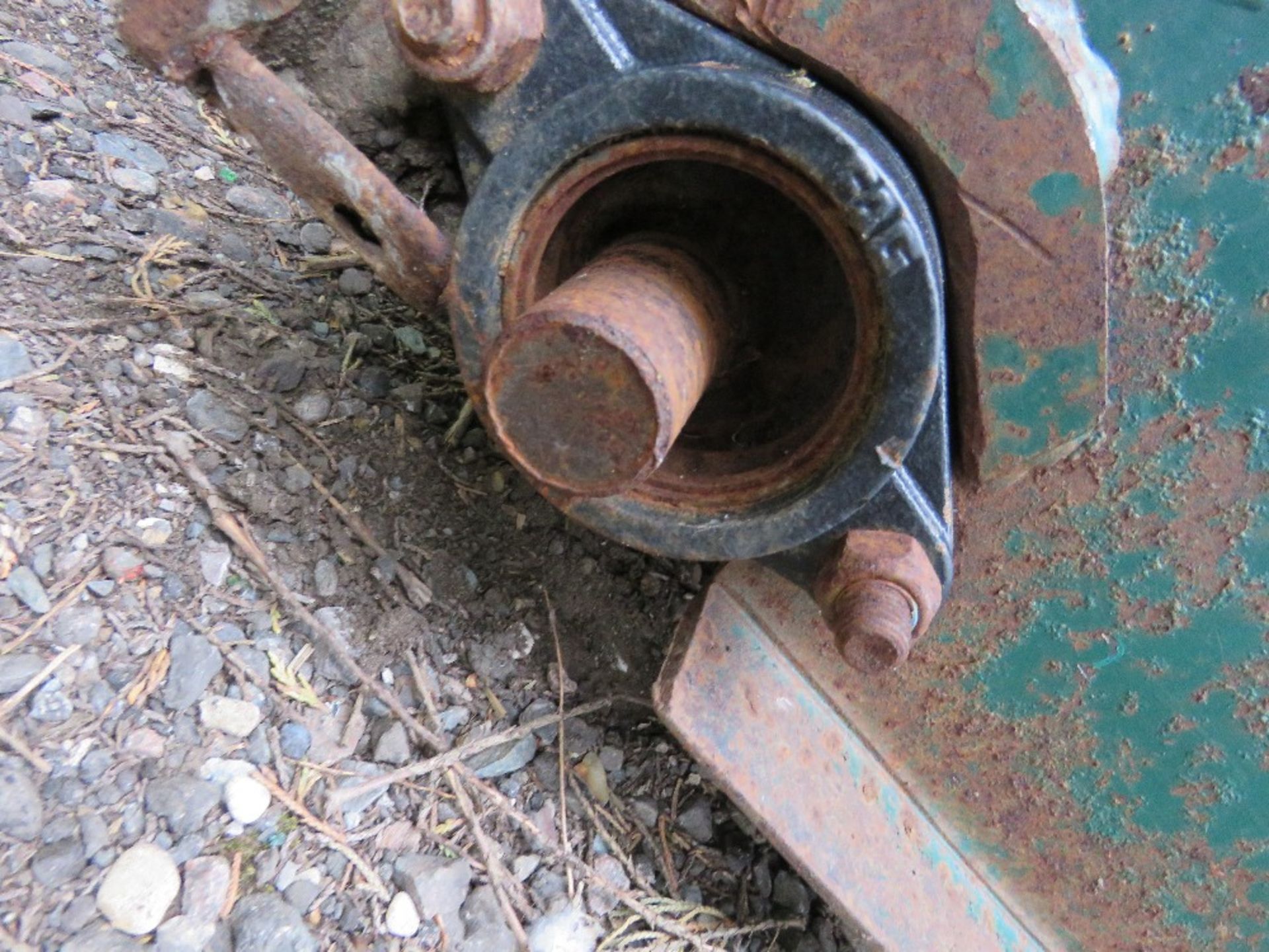 CONCEPT PERUGINI 9FT WIDE TRACTOR MOUNTED FLAIL MOWER WITH HYDRAULIC OFFSET. VENDOR'S COMMENTS: WAS - Image 7 of 10