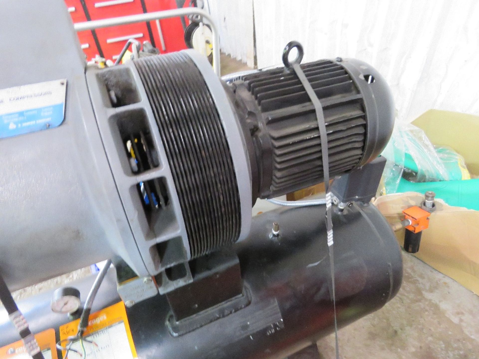 HYDROVANE 3PHASE POWERED COMPRESSOR. WORKING WHEN REMOVED. SOURCED FROM COMPANY LIQUIDATION. - Image 4 of 4