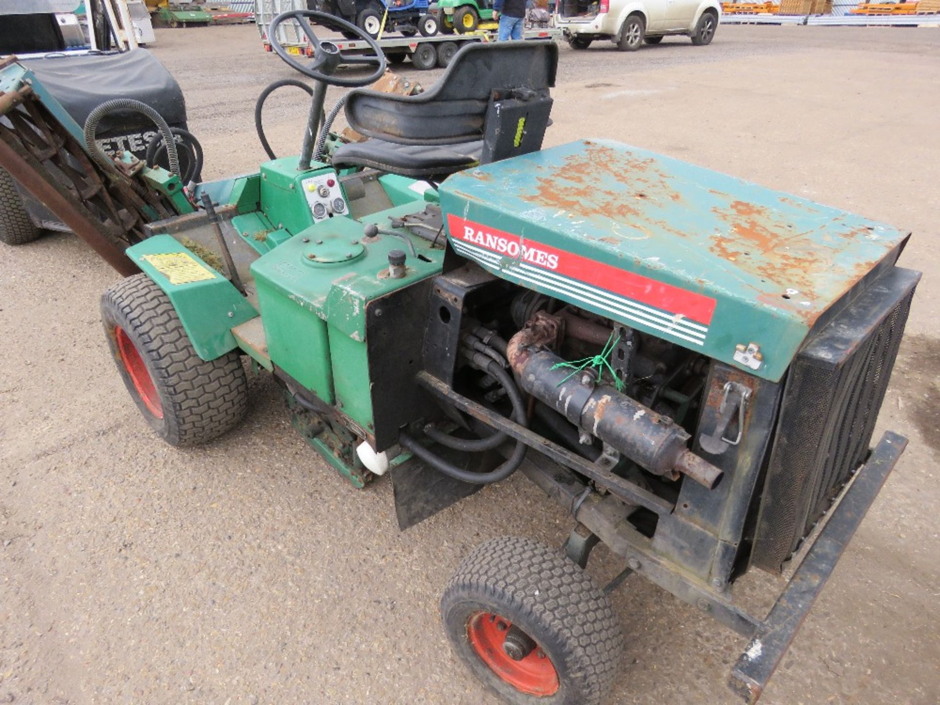 RANSOMES 213 TRIPLE MOWER WITH KUBOTA DIESEL ENGINE. WHEN TESTED WAS SEEN TO DRIVE, MOWERS TURNED AN - Image 7 of 8