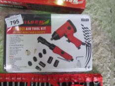 15 PIECE AIR TOOL SET.