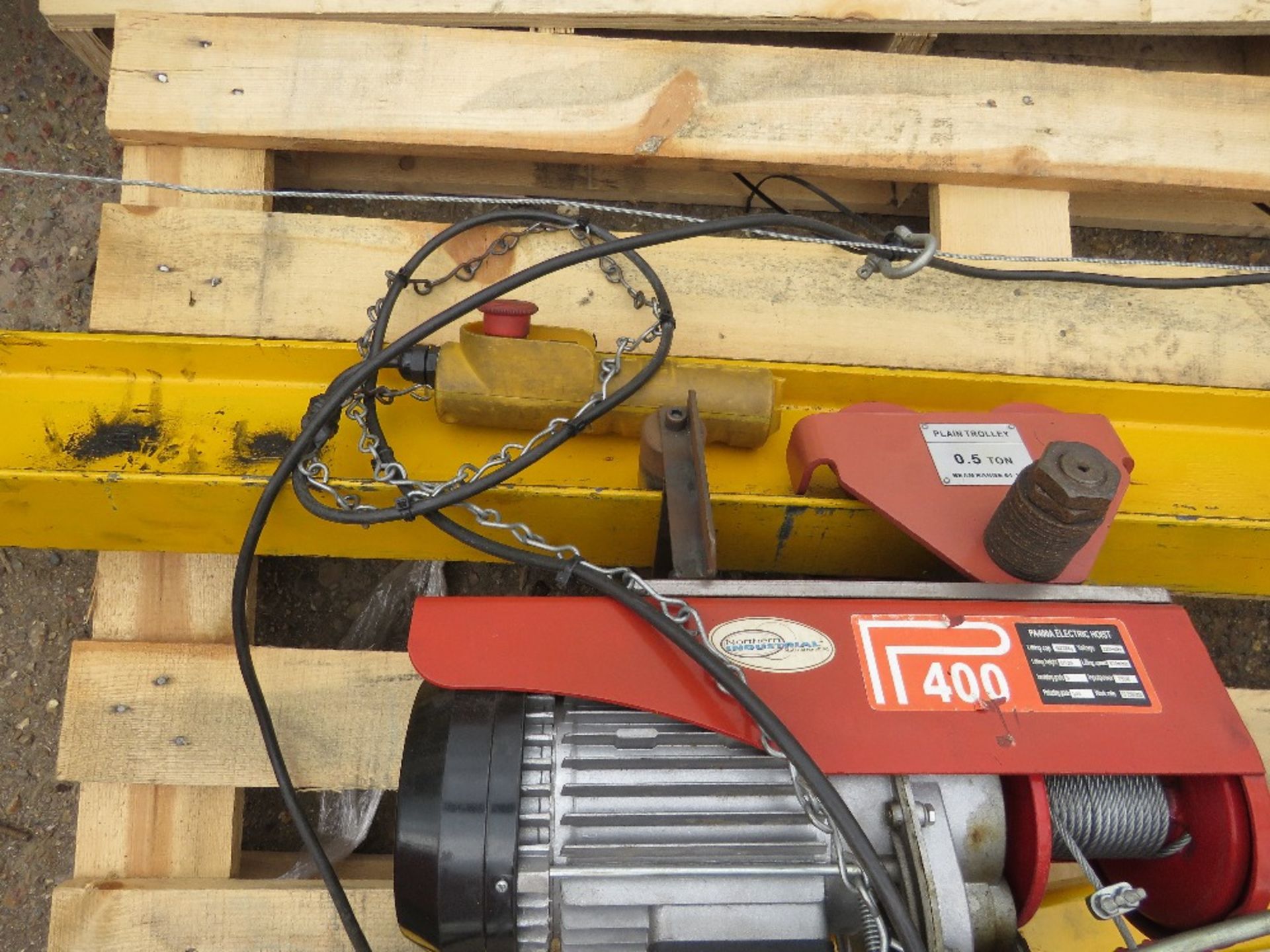JIB CRANE UNIT WITH SMALL SPREADER BAR, MAIN POST, BEAM AND CONNECTING PIN. 400KG RATED HOIST, 240 V - Image 7 of 7