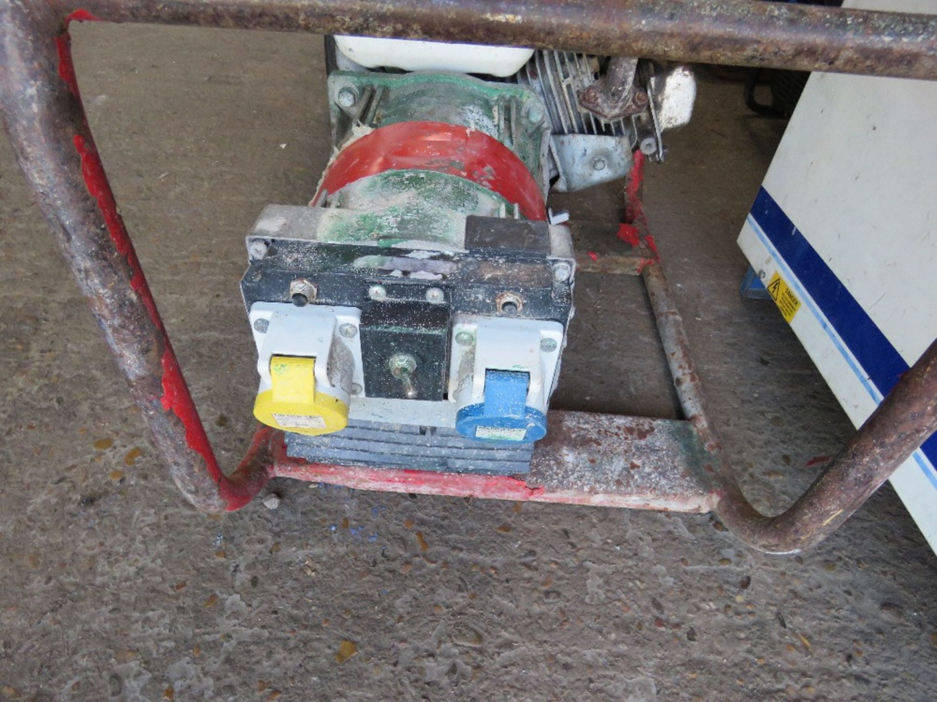 PETROL ENGINED GENERATOR. - Image 2 of 4