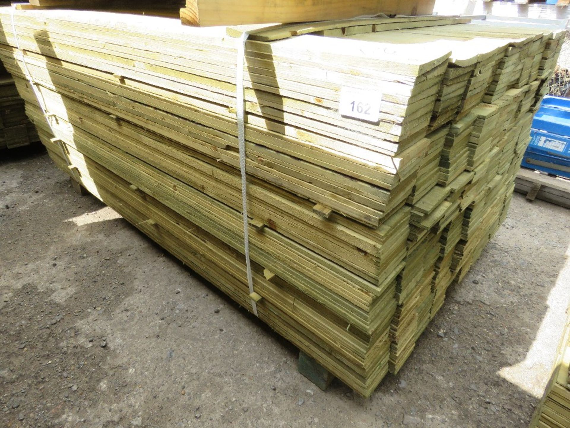 LARGE PACK OF FEATHER EDGE TIMBER CLADDING BOARDS. 1.8M LENGTH X 10CM WIDTH APPROX.