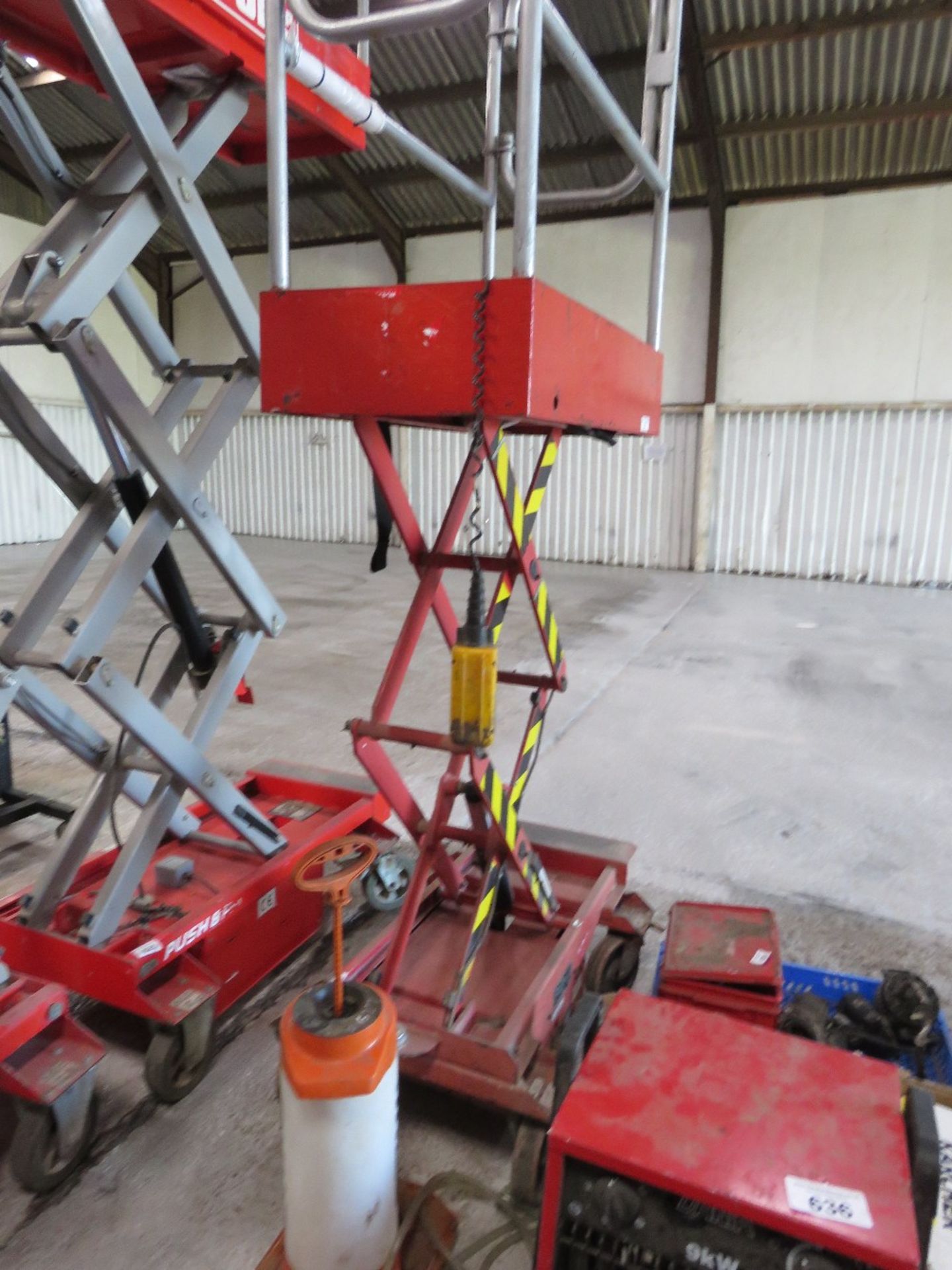 POPUP SCISSOR LIFT ACCESS UNIT, MAXIMUM WORKING HEIGHT . WHEN TESTED WAS SEEN TO LIFT AND LOWER. - Image 3 of 5