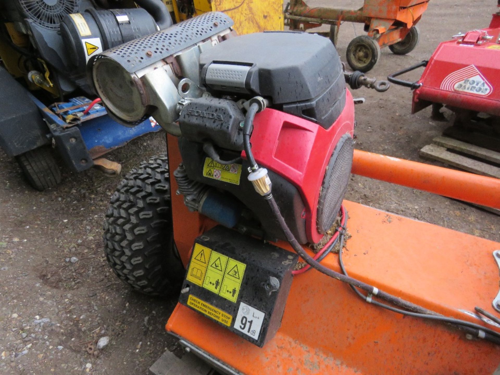 CHAPMAN MACHINERY FM150 PETROL ENGINED HEAVY DUTY FLAIL MOWER FOR TOWING BEHIND QUAD ETC. 1.5M WORKI - Image 5 of 9