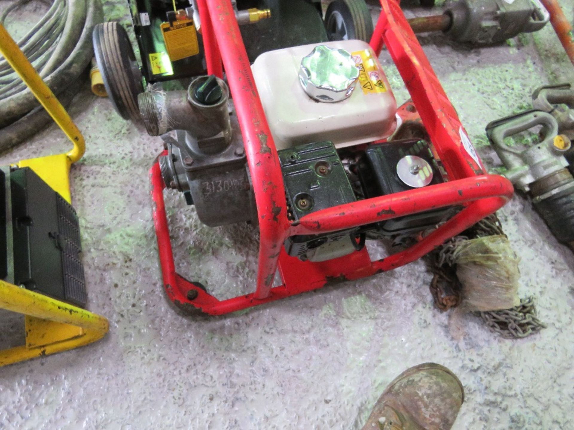 HILTA PETROL ENGINED WATER PUMP. - Image 2 of 2