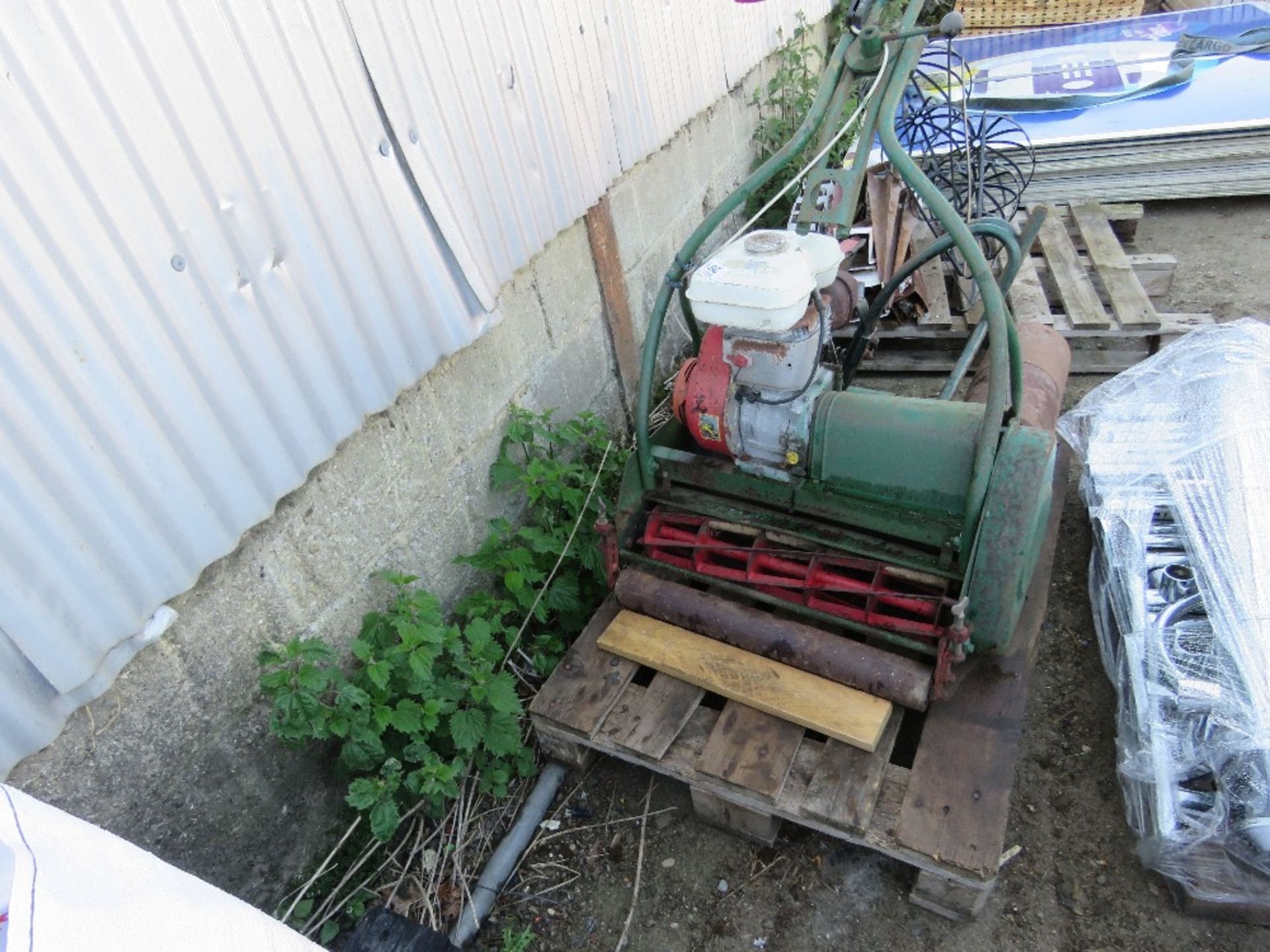 HONDA ENGINED CYLINDER MOWER WITH ROLLER SEAT. - Image 2 of 2