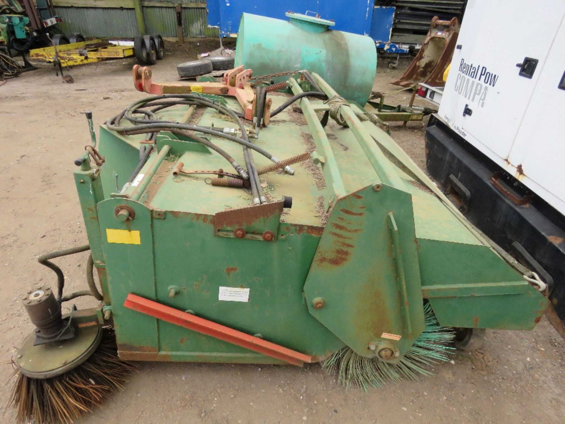 SUTON / GURNEY REEVE 2.2M WIDE HYDRAULIC POWERED YARD BRUSH WITH COLLECTOR AND GUTTER BRUSH. YEAR 20 - Image 2 of 5
