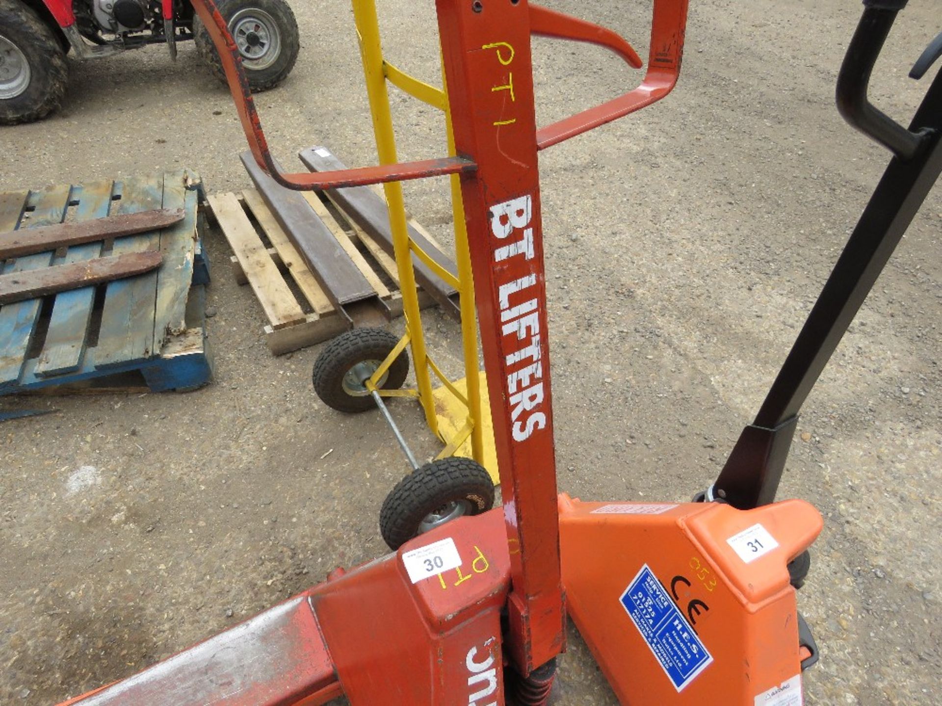 ROLATRUC PALLET TRUCK. WHEN TESTED WAS SEEN TO LIFT AND LOWER. SOURCED FROM COMPANY LIQUIDATION. THI - Image 2 of 2