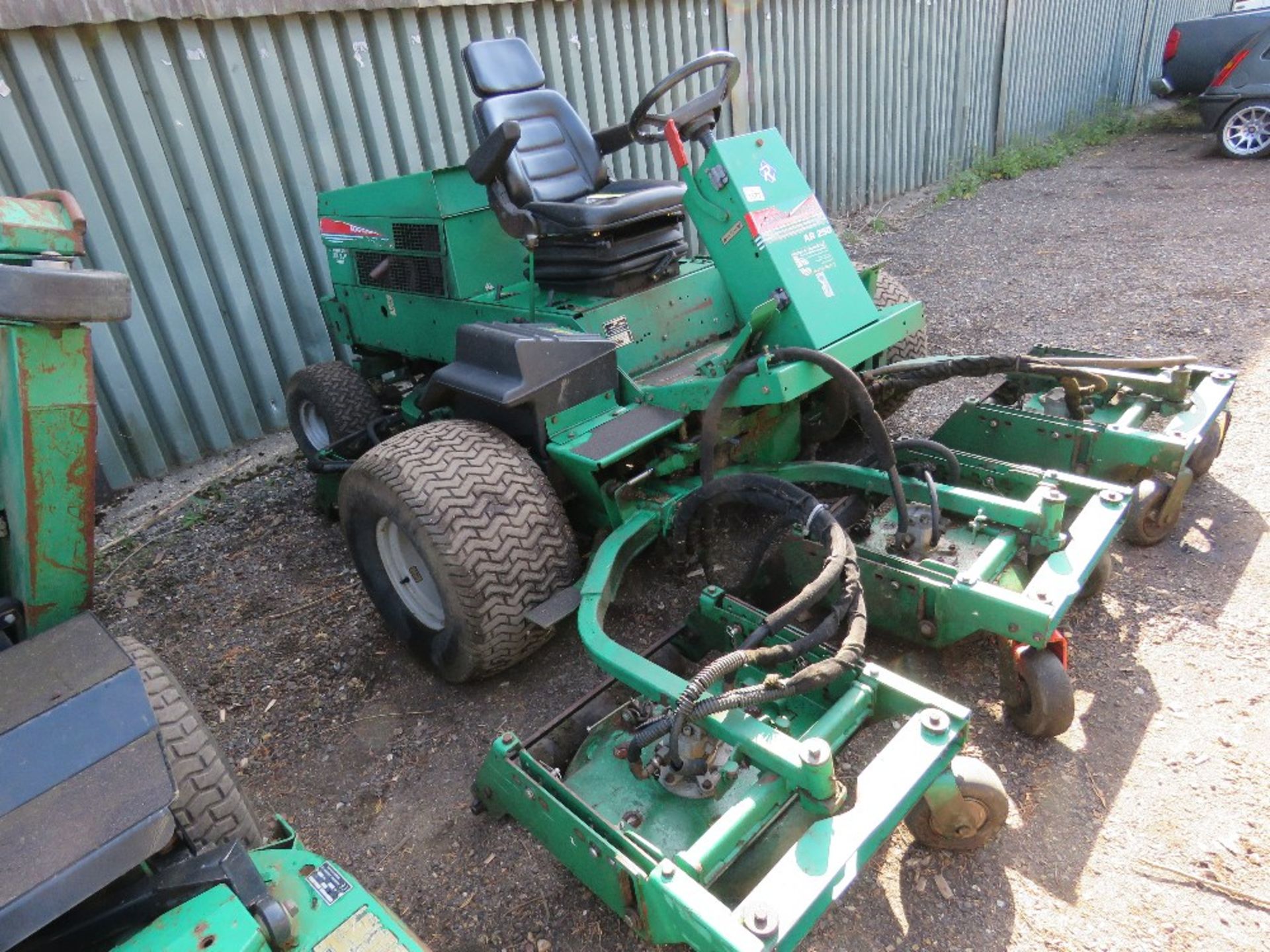 BID INCREMENT NOW £200!! RANSOMES AR250 MOWER WITH 5 ROTARY HEADS - Image 3 of 11