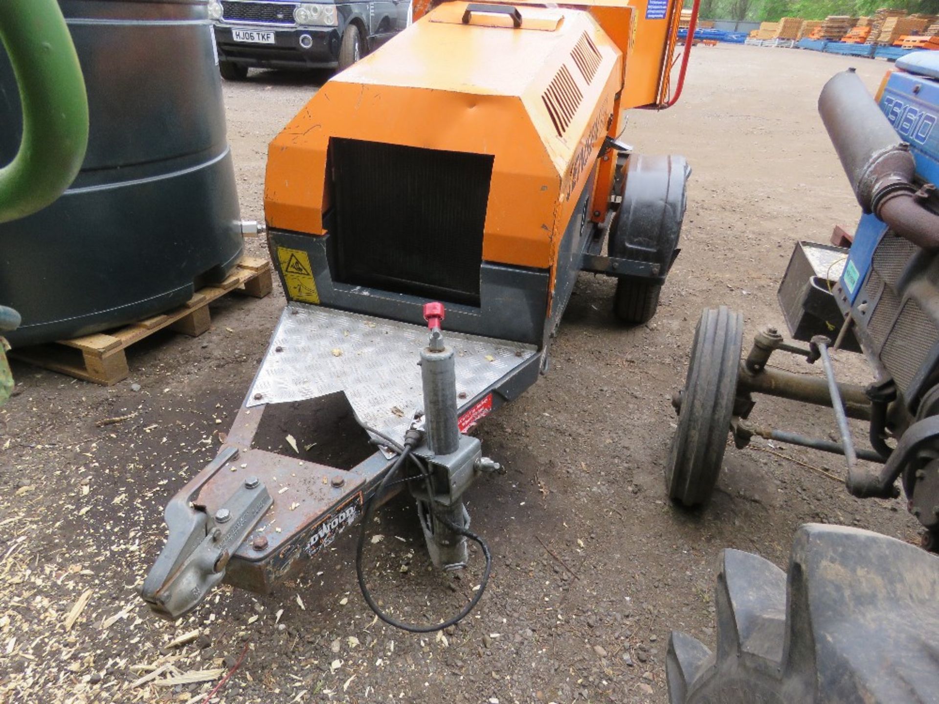 JENSEN A530-1 TOWED CHIPPER, YEAR 2013 BUILD, 1923 REC HOURS. KUBOTA 4 CYLINDER DIESEL ENGINE. SN:55 - Image 4 of 7