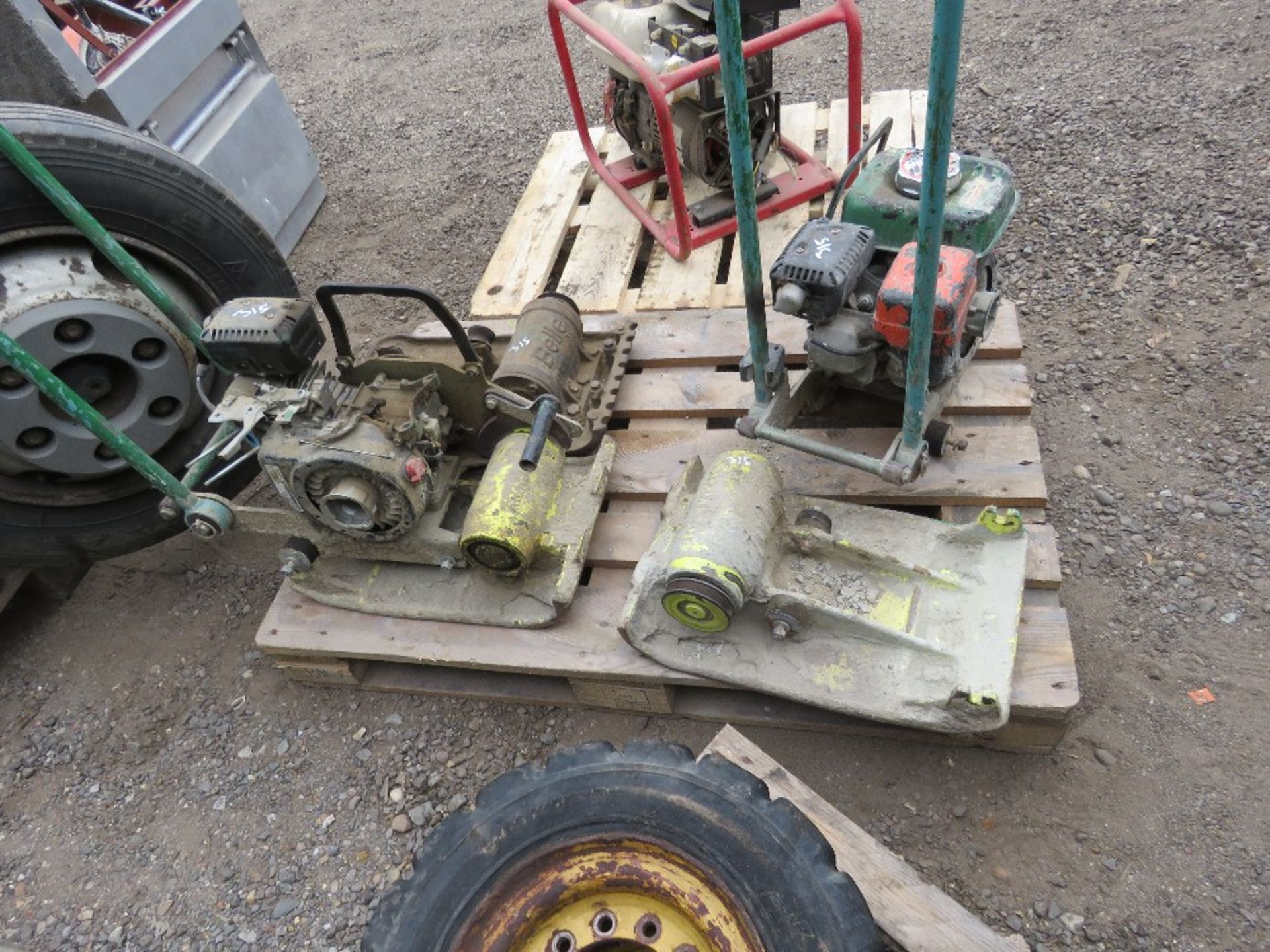 2 X PETROL COMPACTION PLATES FOR SPARES. SOURCED FROM DEPOT CLOSURE. - Image 2 of 3