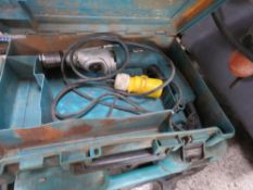 3 X ASSORTED DRILLS: BATTERY, MAINS SDS PLUS A SMALL BREAKER. THIS LOT IS SOLD UNDER THE AUCTIONEERS