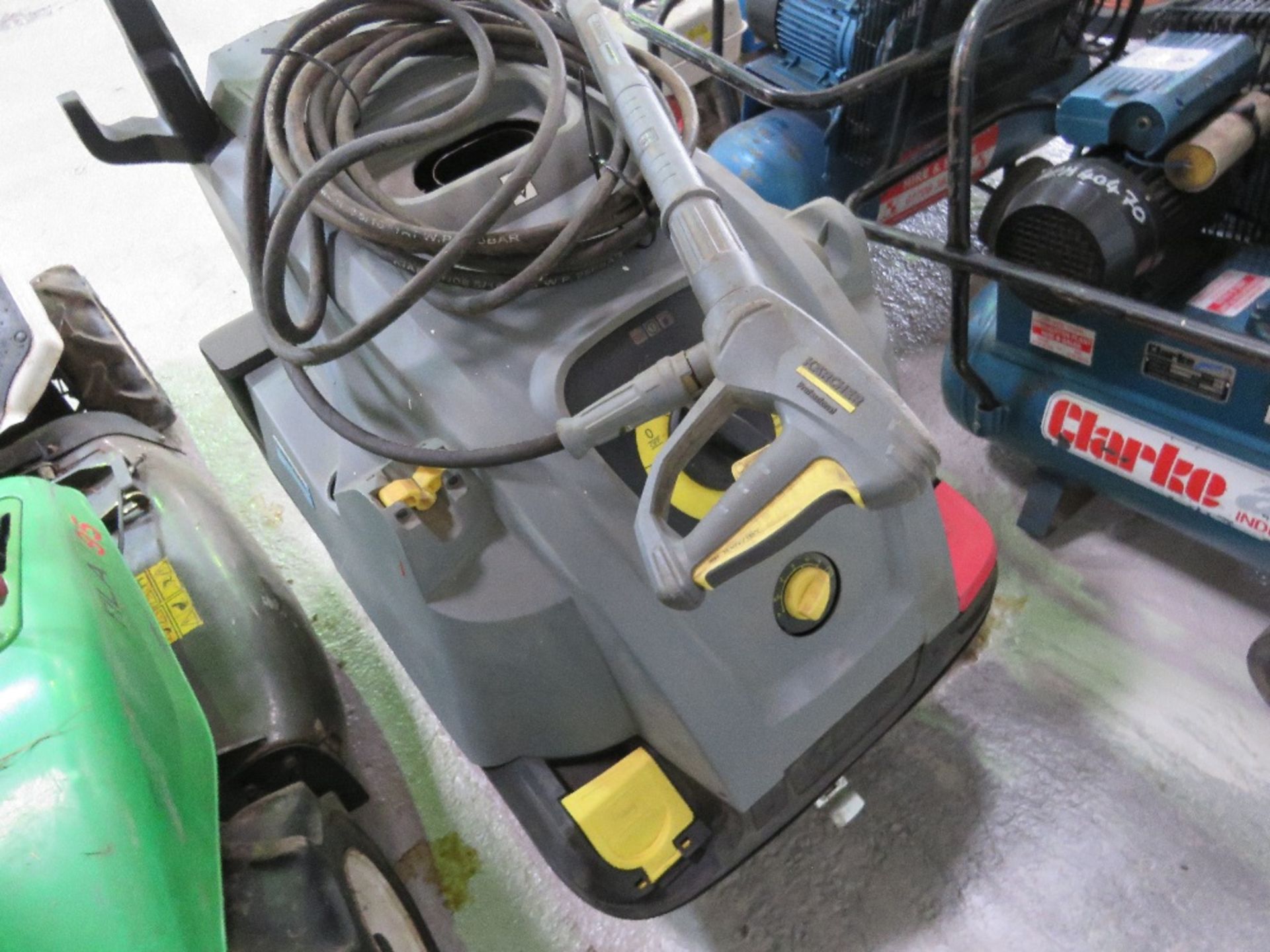 KARCHER 240VOLT PROFESSIONAL STEAM CLEANER WITH LANCE AND HOSE. UNTESTED, CONDITION UNKNOWN. - Image 3 of 3