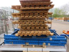 PALLET RACKING 8FT HEIGHT: 6 X UPRIGHTS PLUS 17NO BEAMS AND A PACK OF BOARDS.